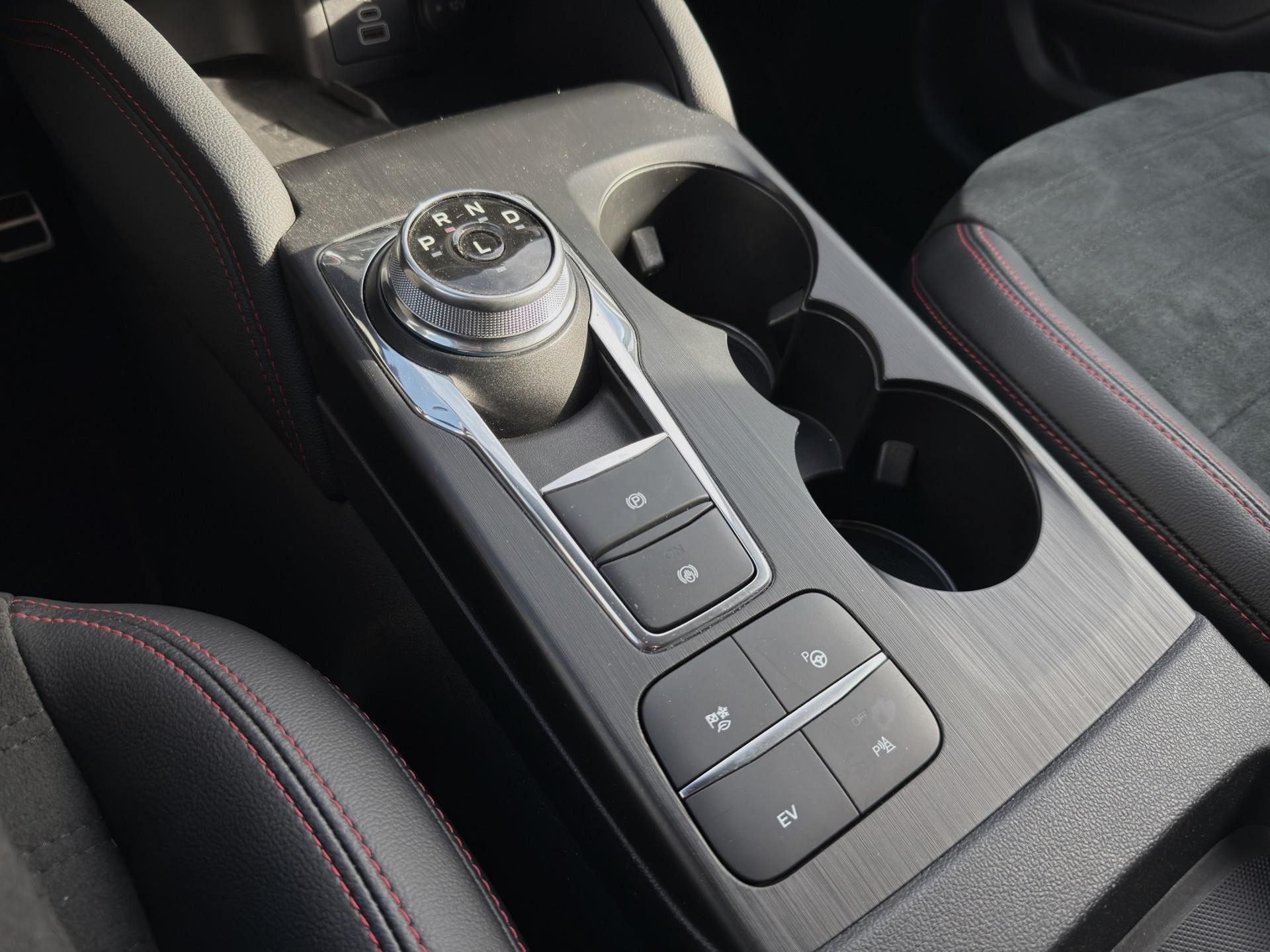 FORD Kuga 2.5 PHEV ST-Line X 2WD-image-15