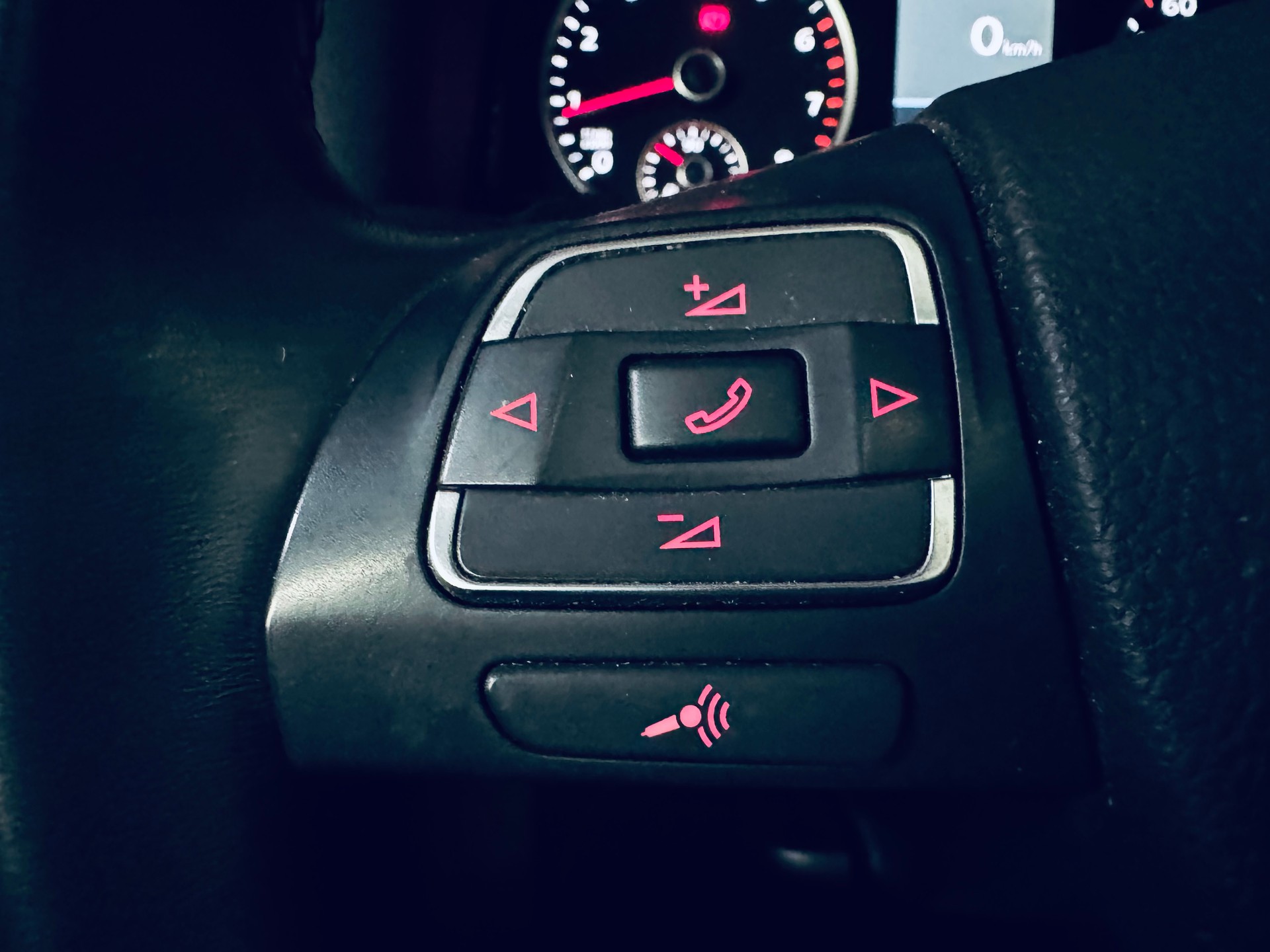 VW Tiguan 2.0 TSI Sport&Style 4Motion DSG-image-23