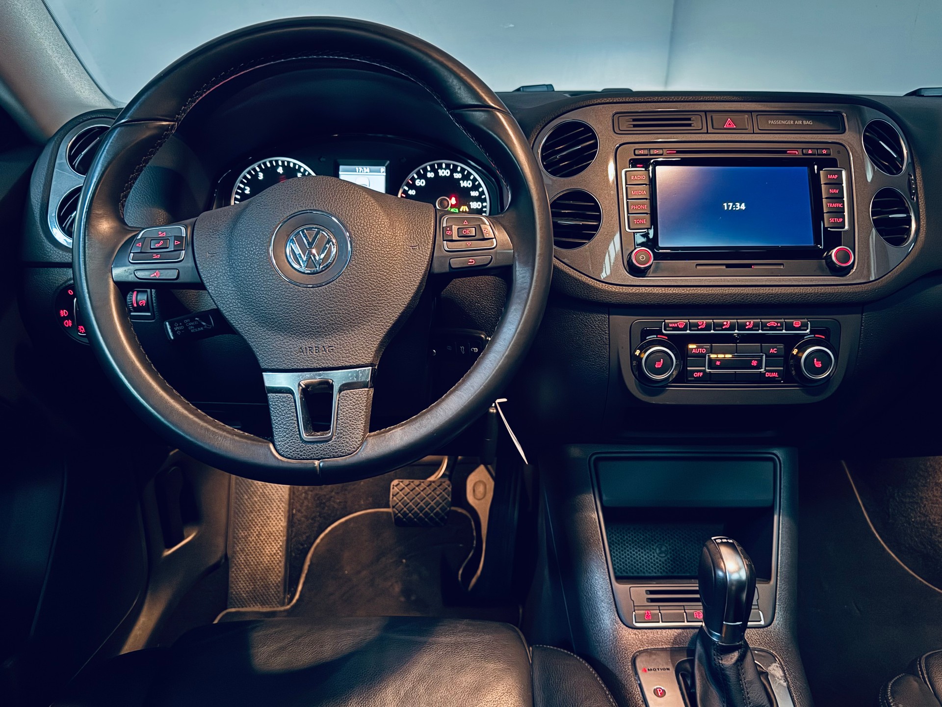 VW Tiguan 2.0 TSI Sport&Style 4Motion DSG-image-13