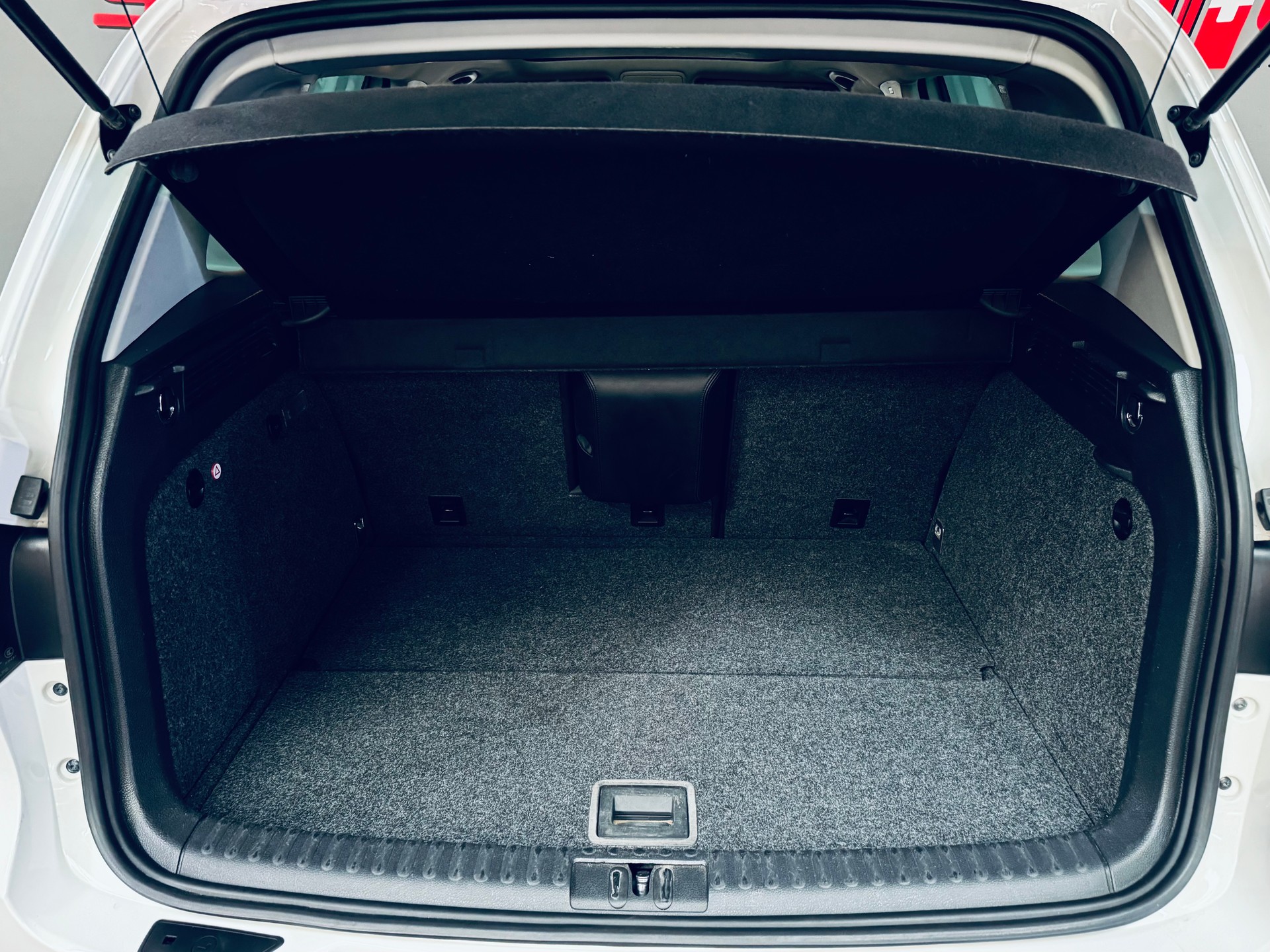 VW Tiguan 2.0 TSI Sport&Style 4Motion DSG-image-11
