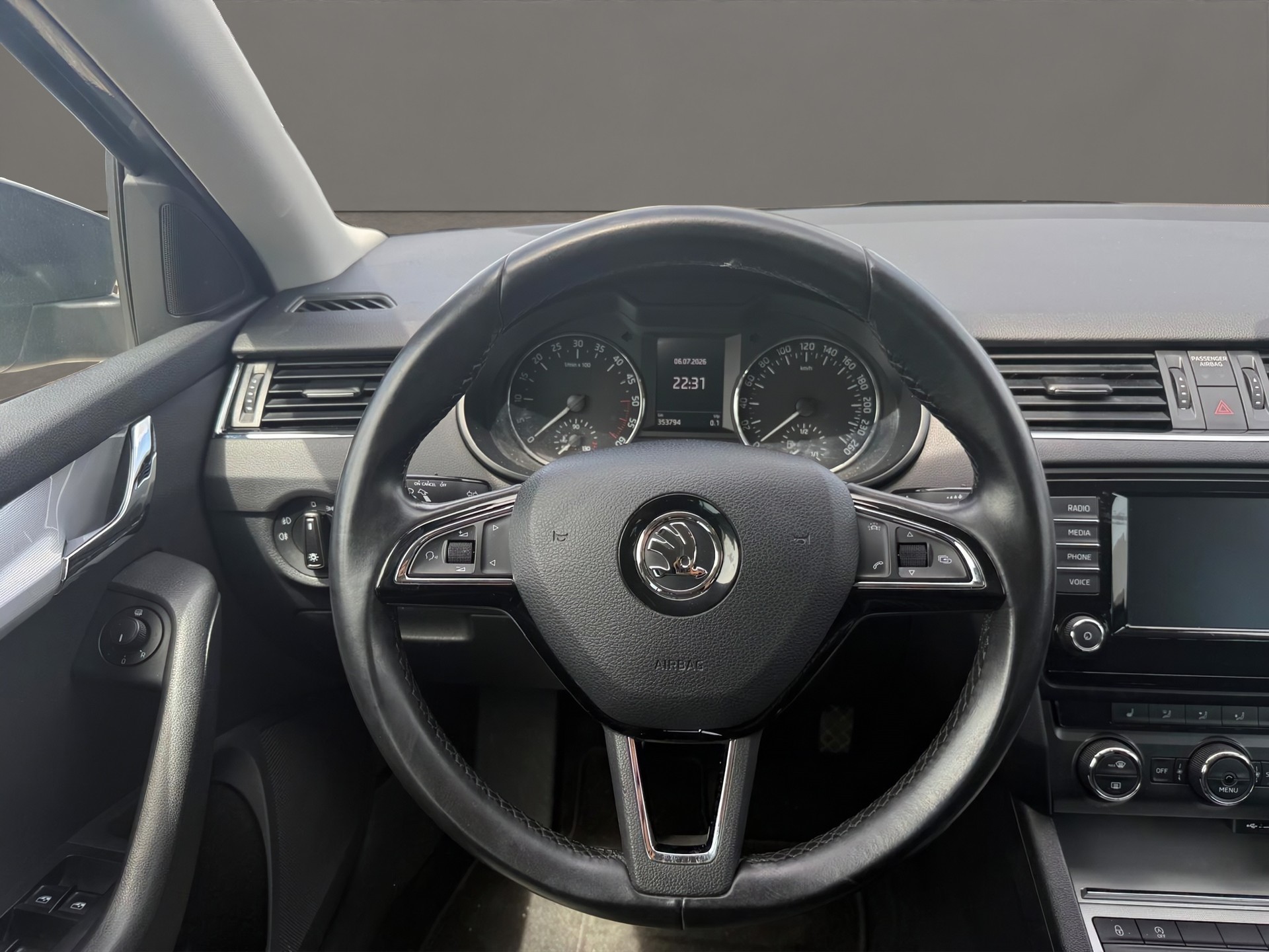 SKODA Octavia 2.0 TDI Swiss Edition-image-9