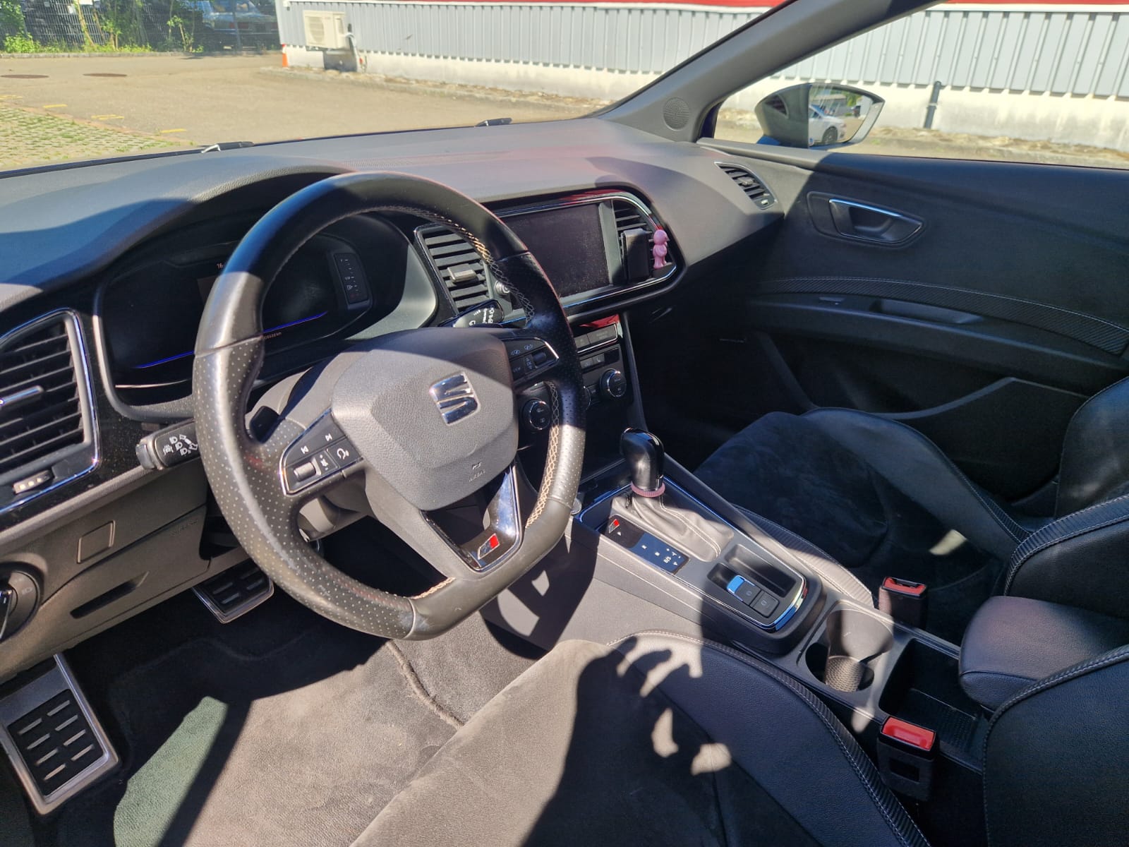 SEAT Leon 2.0 TSI Cupra 300 DSG-image-8