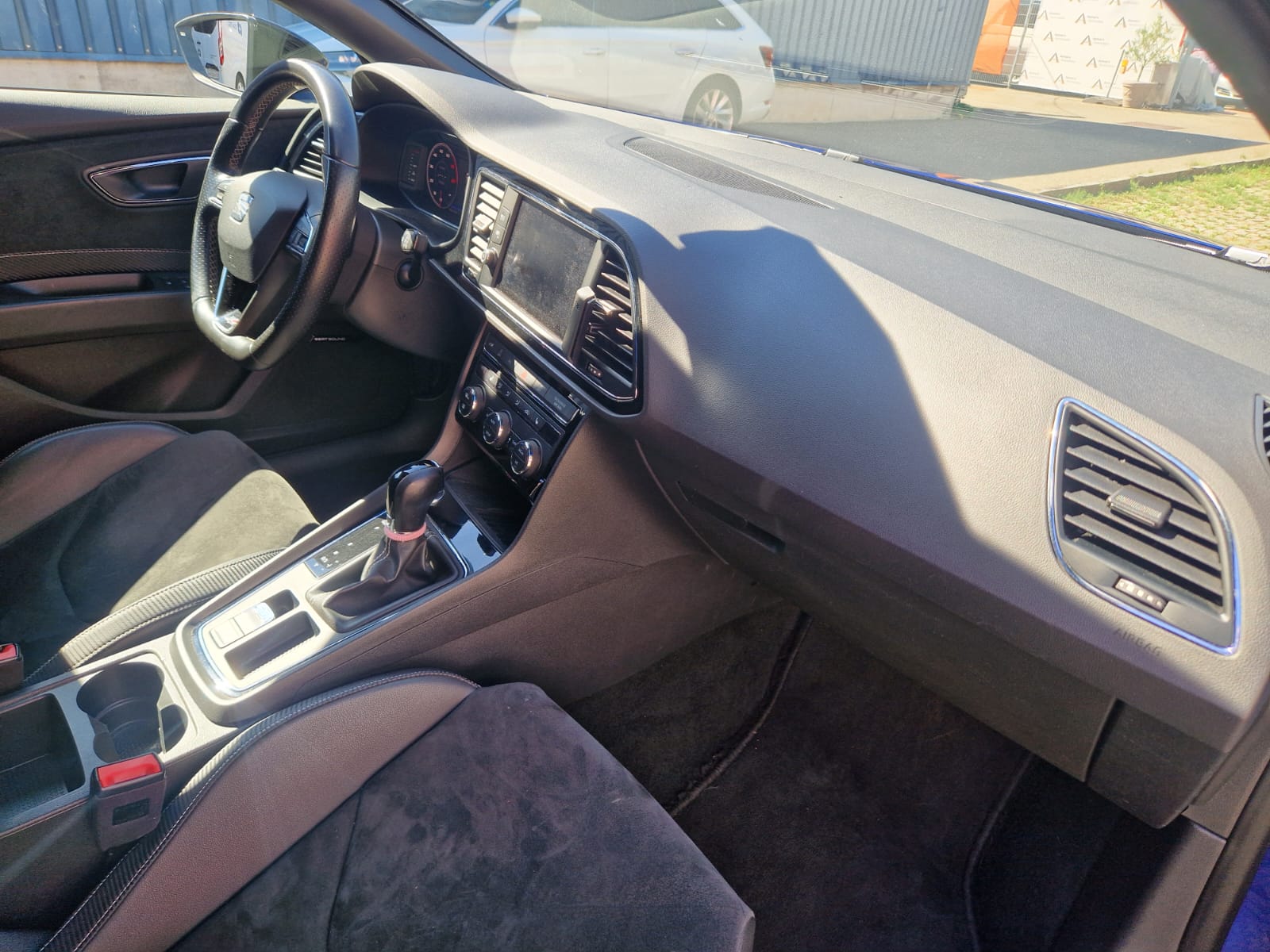 SEAT Leon 2.0 TSI Cupra 300 DSG-image-9