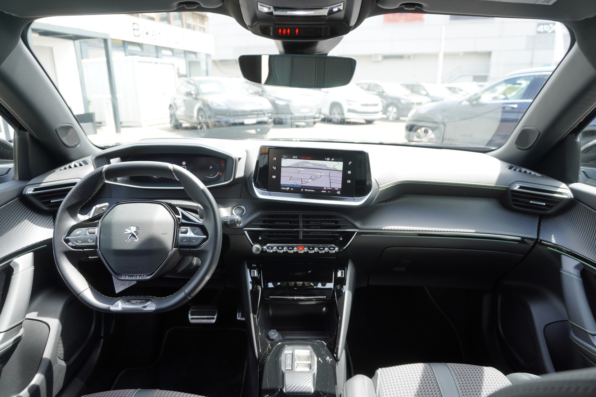 PEUGEOT 2008 1.2 PureTech GT EAT8-image-13