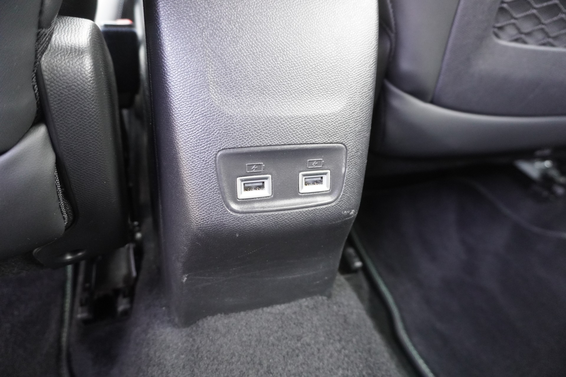 PEUGEOT 2008 1.2 PureTech GT EAT8-image-12