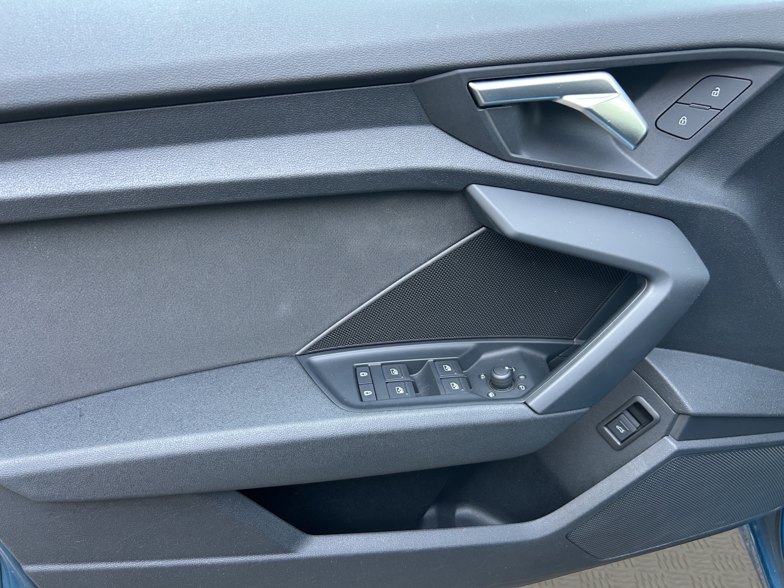 AUDI A3 Sportback 35 TFSI Attraction S-tronic-image-18