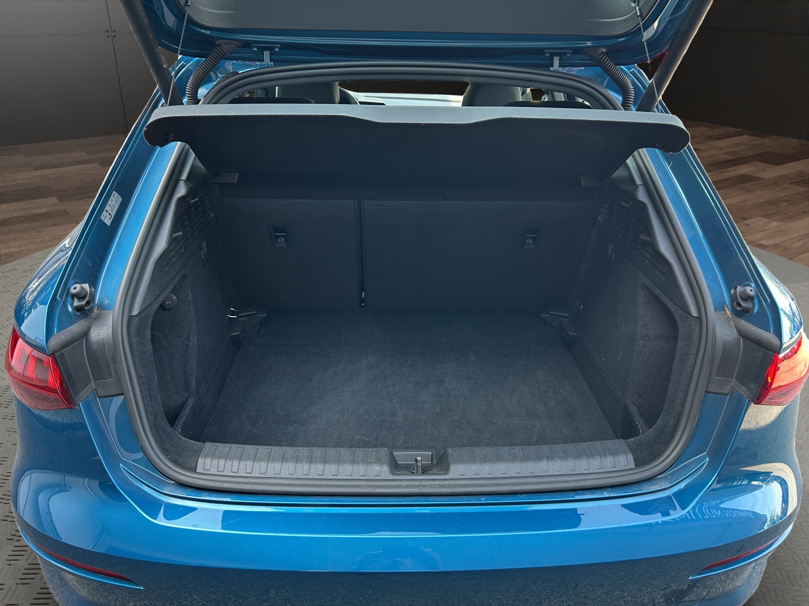 AUDI A3 Sportback 35 TFSI Attraction S-tronic-image-17