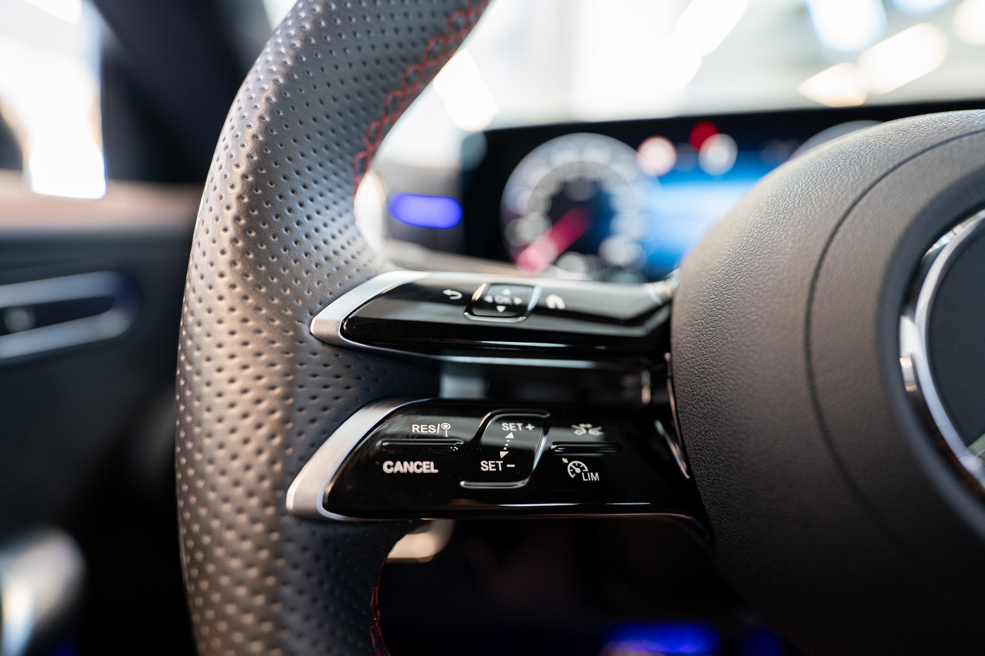 MERCEDES-BENZ CLA 200 AMG Line / Facelift / Rückfahrkamera / Ambientebeleuchtung-image-18