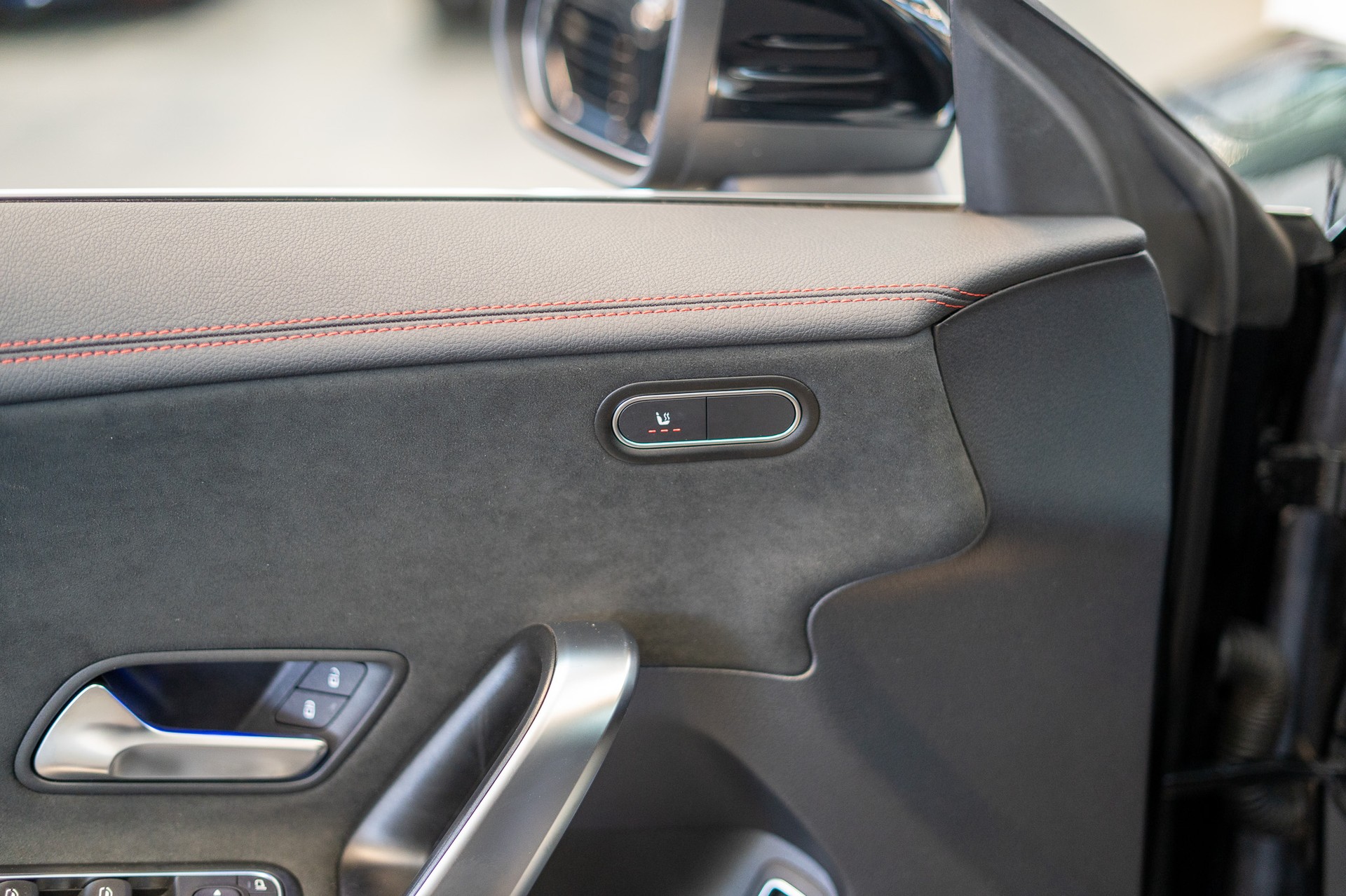 MERCEDES-BENZ CLA 200 AMG Line / Facelift / Rückfahrkamera / Ambientebeleuchtung-image-11