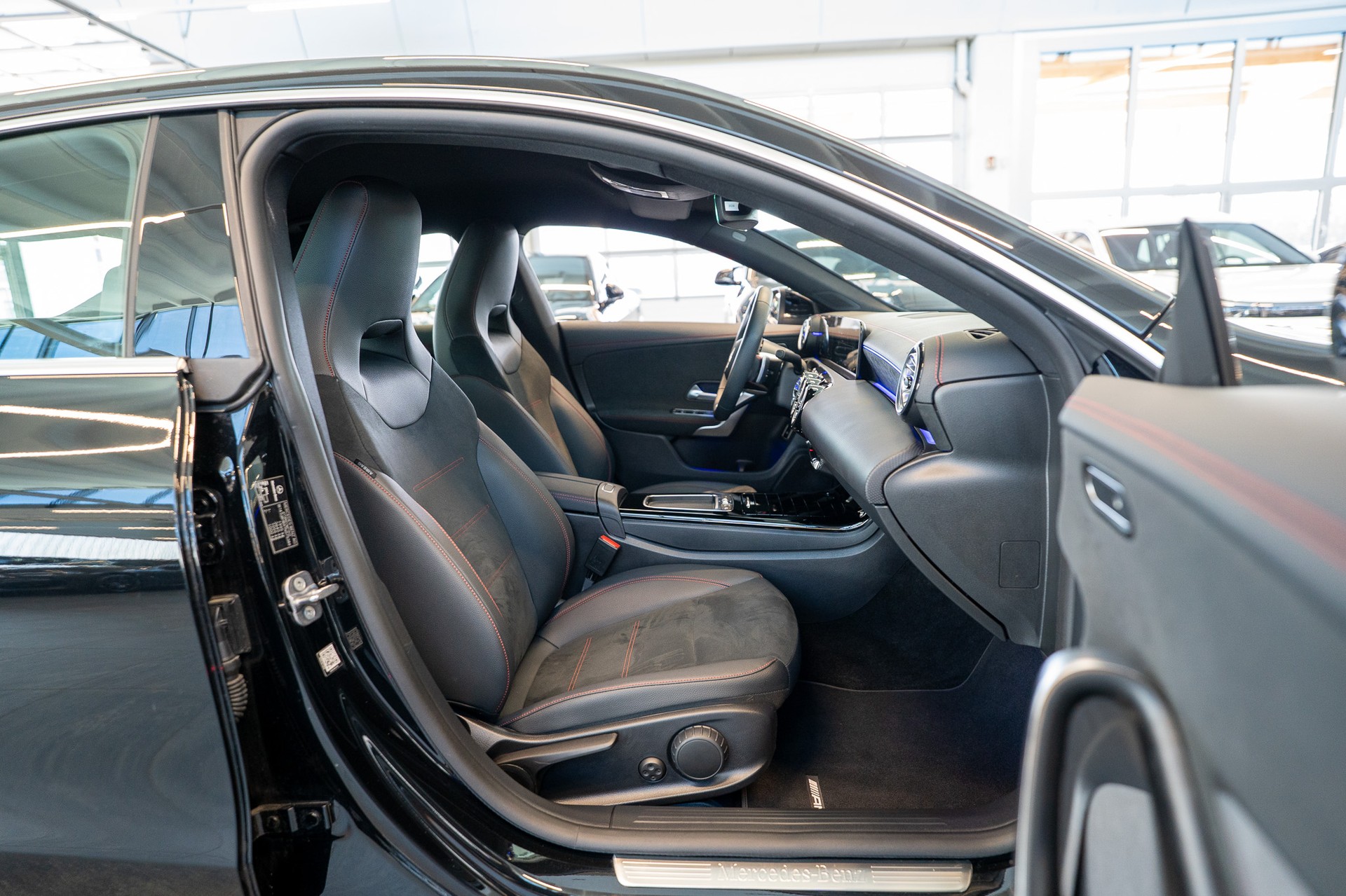 MERCEDES-BENZ CLA 200 AMG Line / Facelift / Rückfahrkamera / Ambientebeleuchtung-image-14