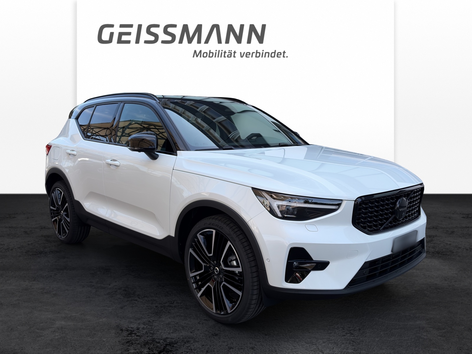 VOLVO XC40 2.0 B4 MH Black Edition-showroom-element-1