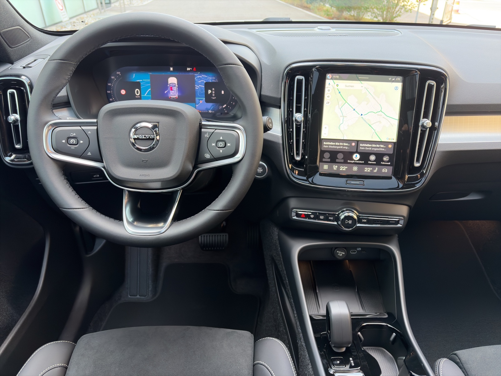 VOLVO XC40 2.0 B4 MH Black Edition-image-11