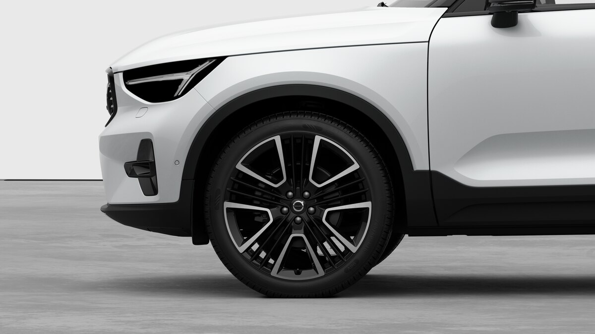 VOLVO XC40 2.0 B4 MH Black Edition-image-7