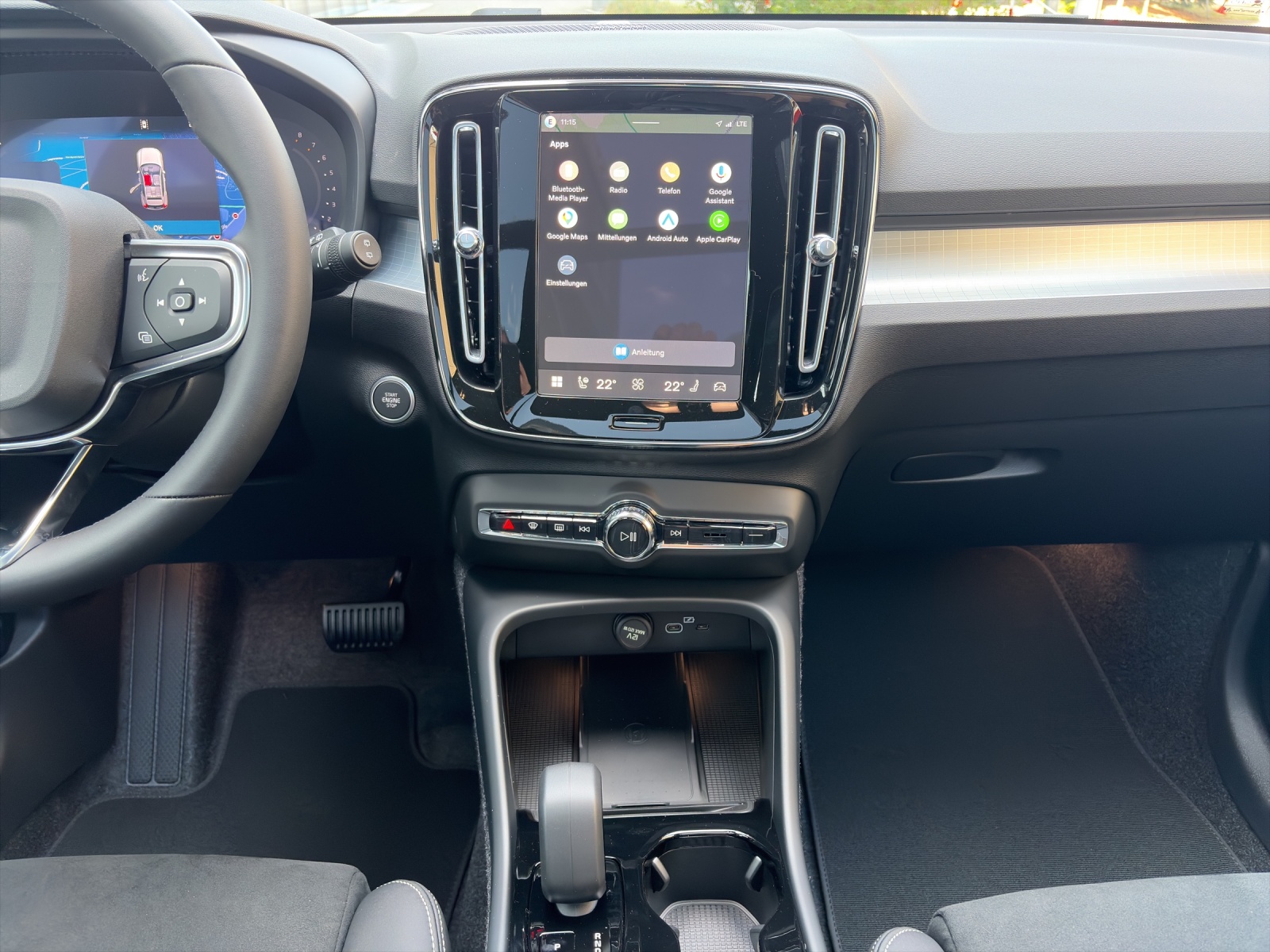 VOLVO XC40 2.0 B4 MH Black Edition-image-12