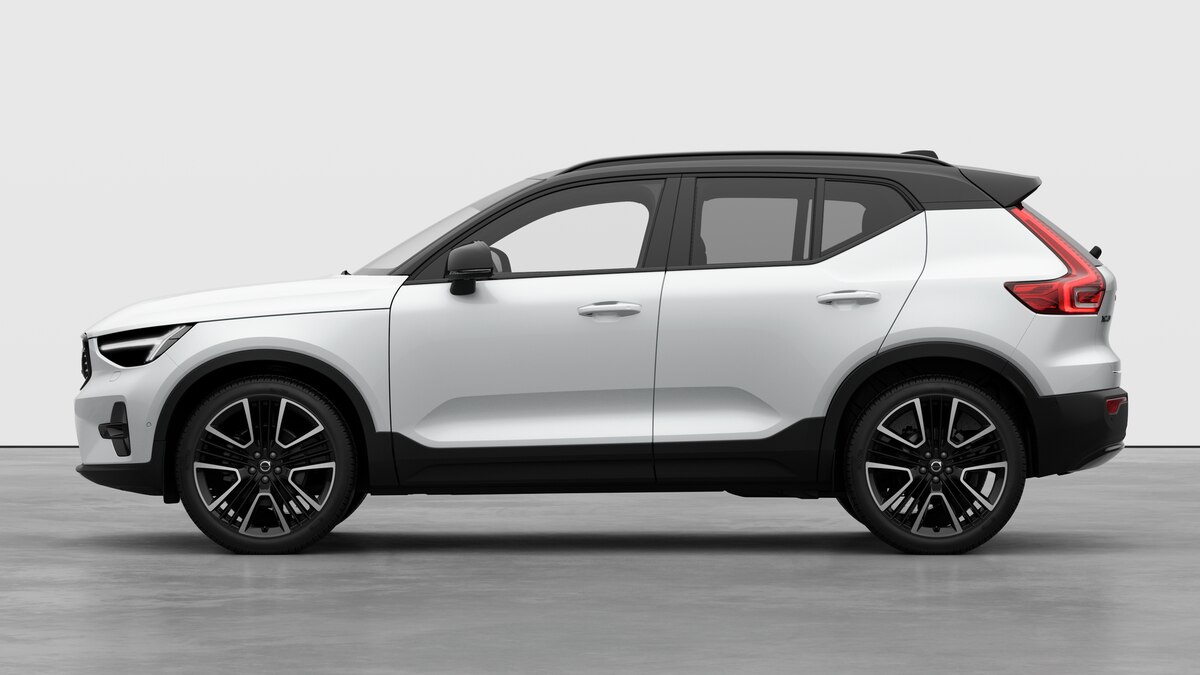 VOLVO XC40 2.0 B4 MH Black Edition-image-2