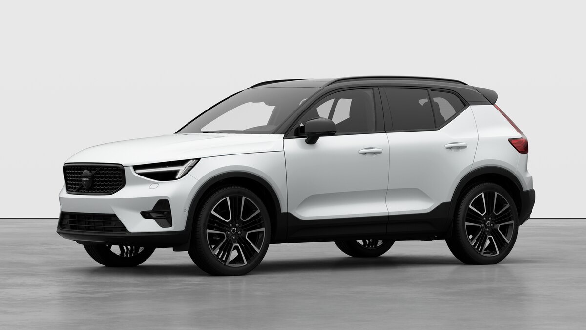 VOLVO XC40 2.0 B4 MH Black Edition-image-0