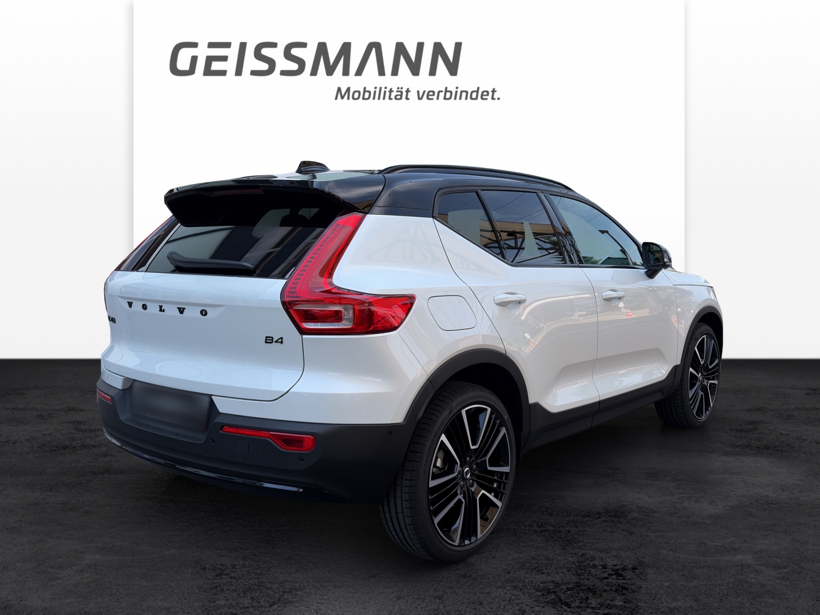 VOLVO XC40 2.0 B4 MH Black Edition-image-5