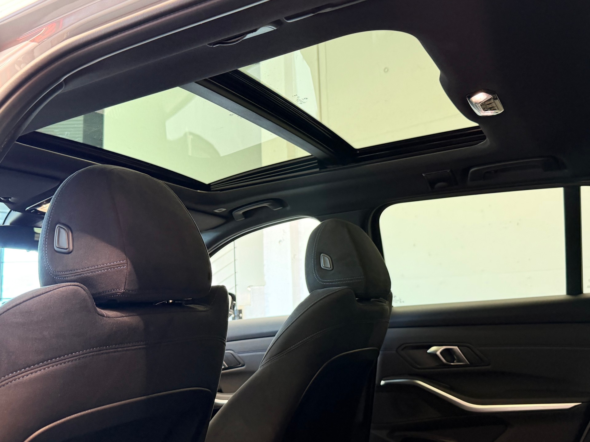BMW 330i Touring xDrive Steptronic M Sport Pro-image-16