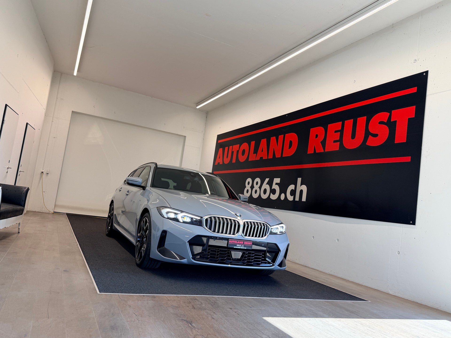 BMW 330i Touring xDrive Steptronic M Sport Pro-image-0