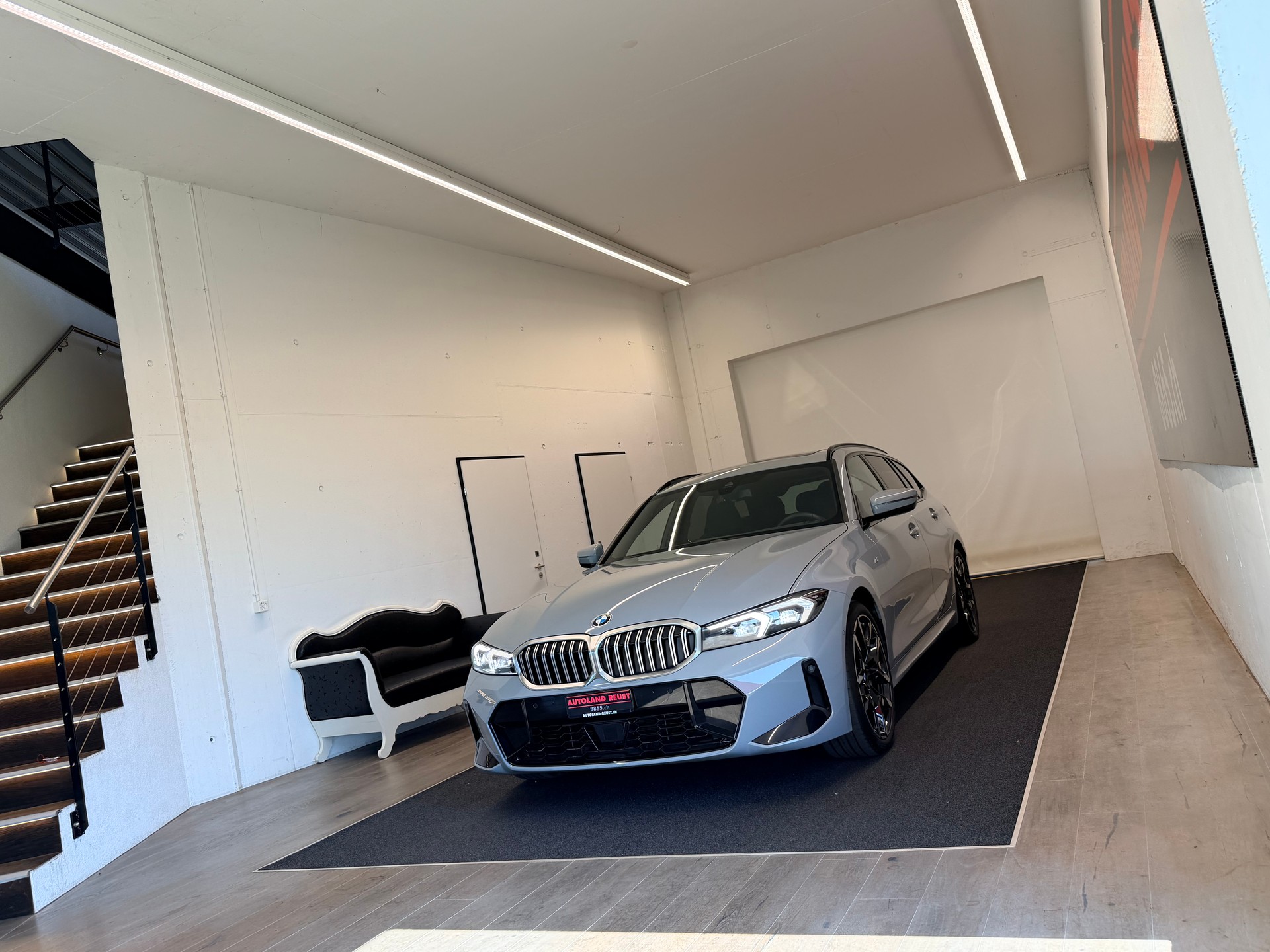 BMW 330i Touring xDrive Steptronic M Sport Pro-image-2