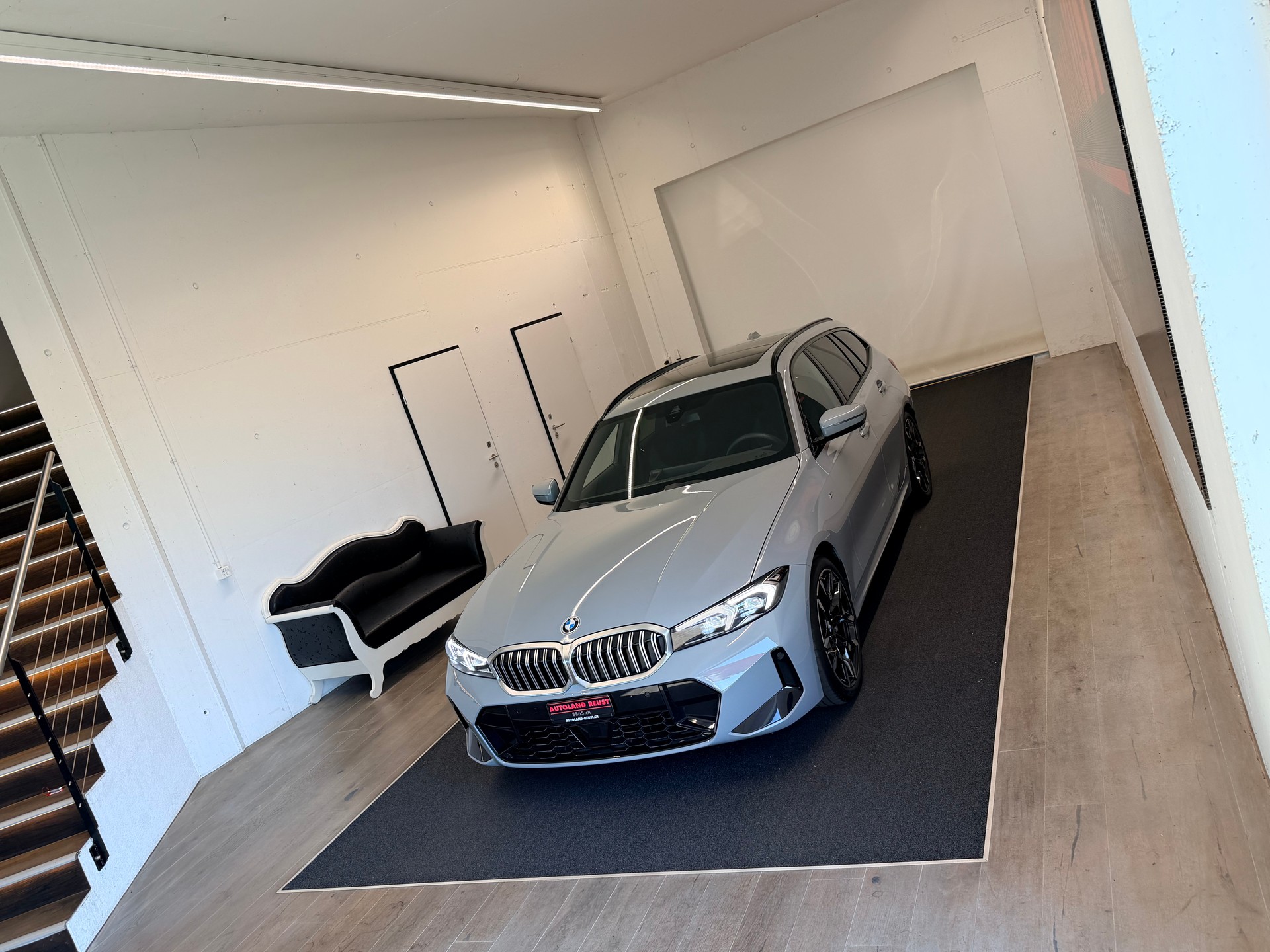 BMW 330i Touring xDrive Steptronic M Sport Pro-image-3