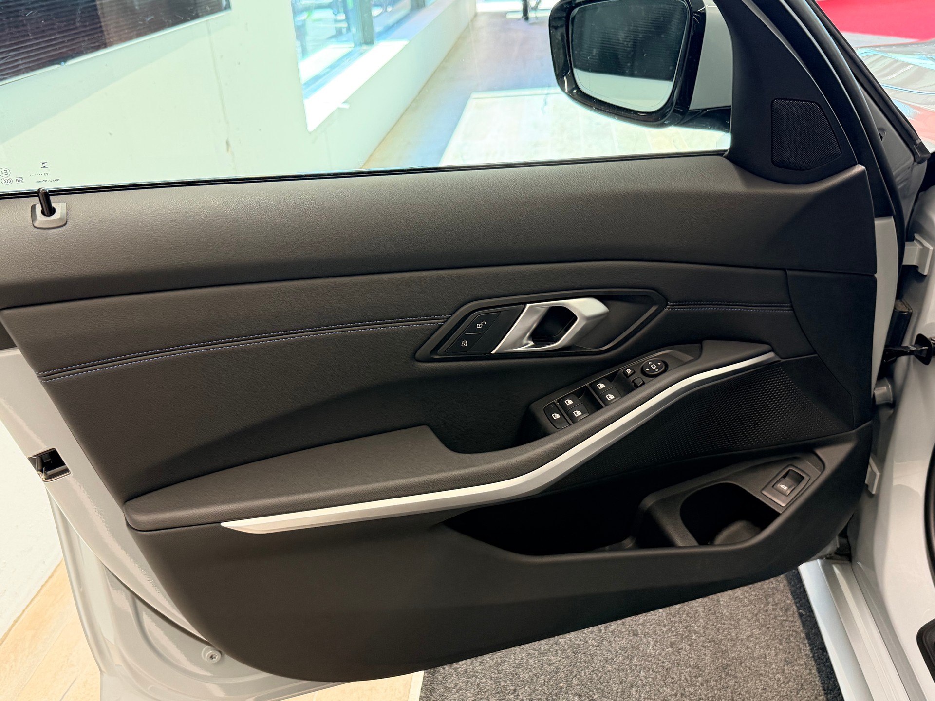 BMW 330i Touring xDrive Steptronic M Sport Pro-image-12