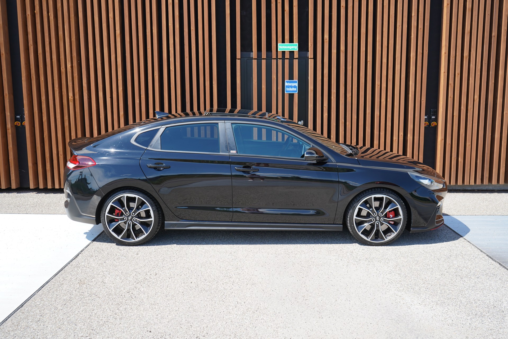 HYUNDAI i30 FASTBACK N 2.0 T-GDi l 275 PS-image-2