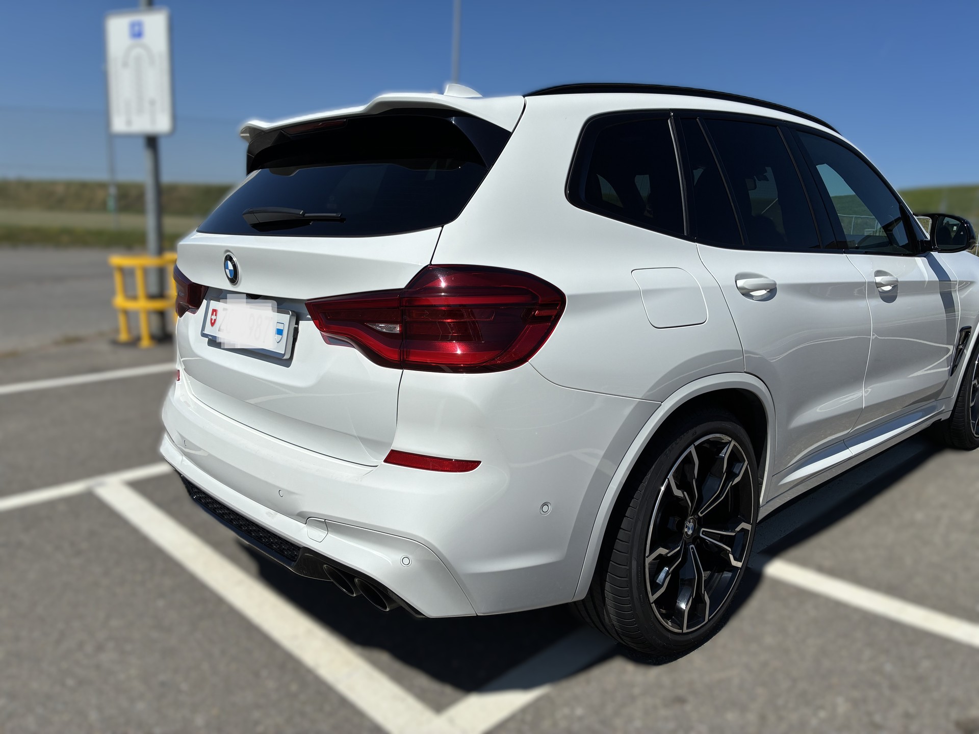 BMW M Competition-image-2