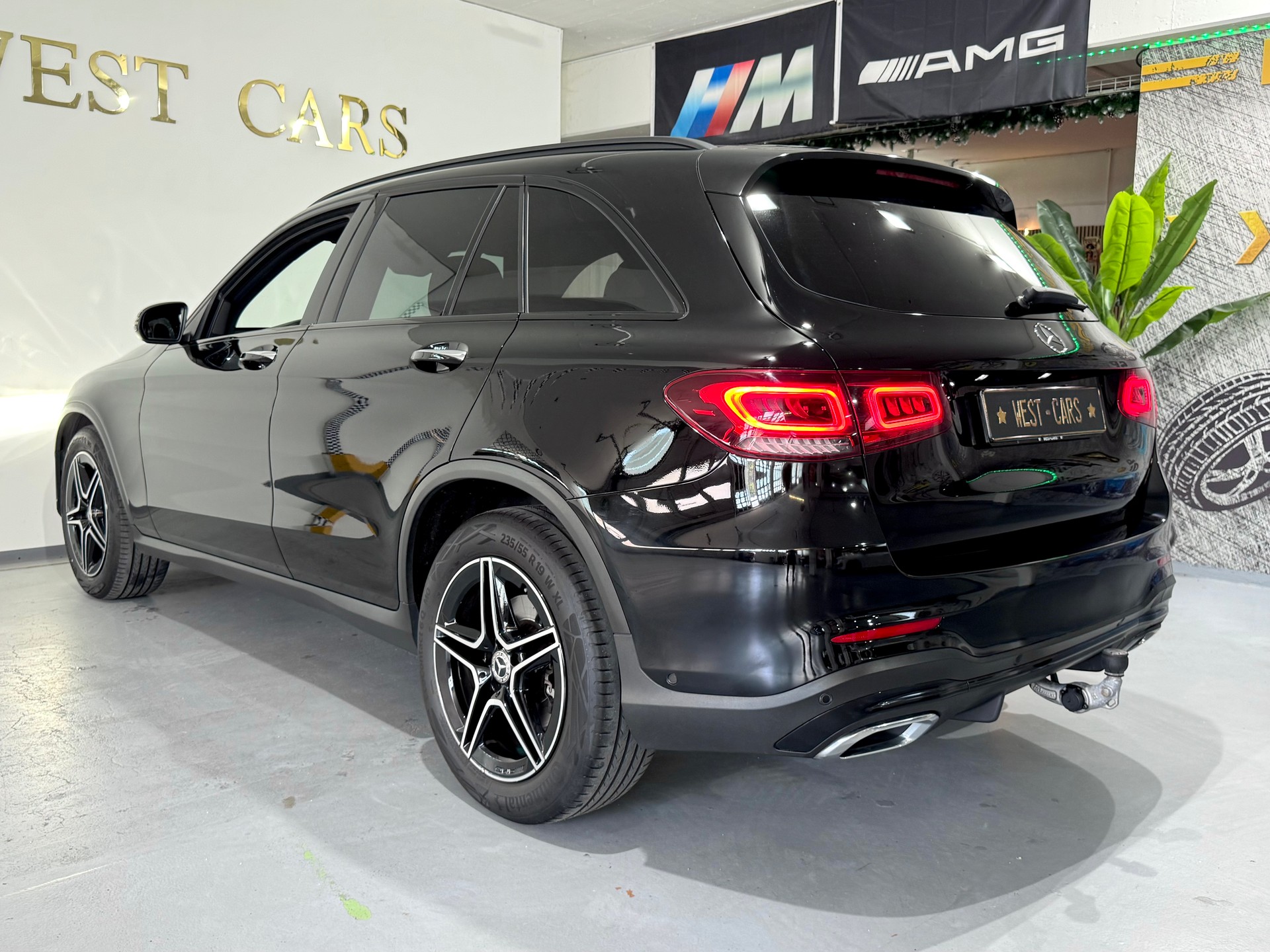 MERCEDES-BENZ GLC 200 AMG Line 4Matic 9G-Tronic Facelift-image-4
