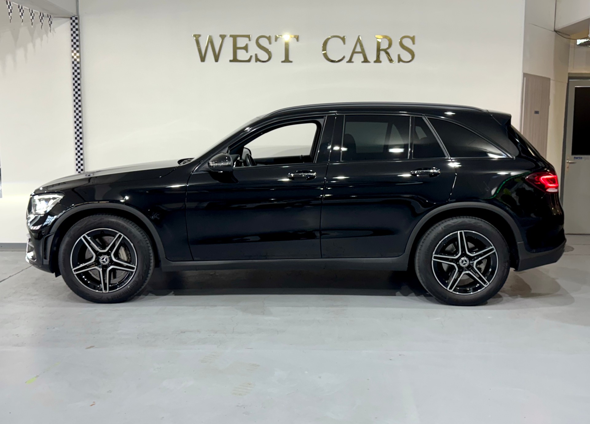 MERCEDES-BENZ GLC 200 AMG Line 4Matic 9G-Tronic Facelift-image-1