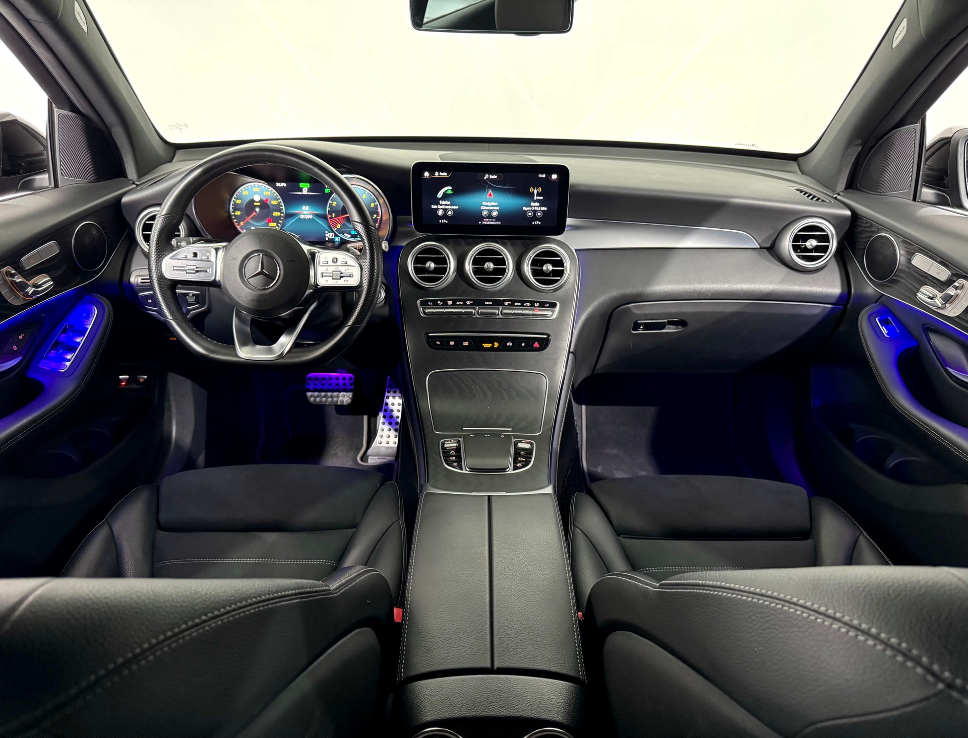 MERCEDES-BENZ GLC 200 AMG Line 4Matic 9G-Tronic Facelift-image-8