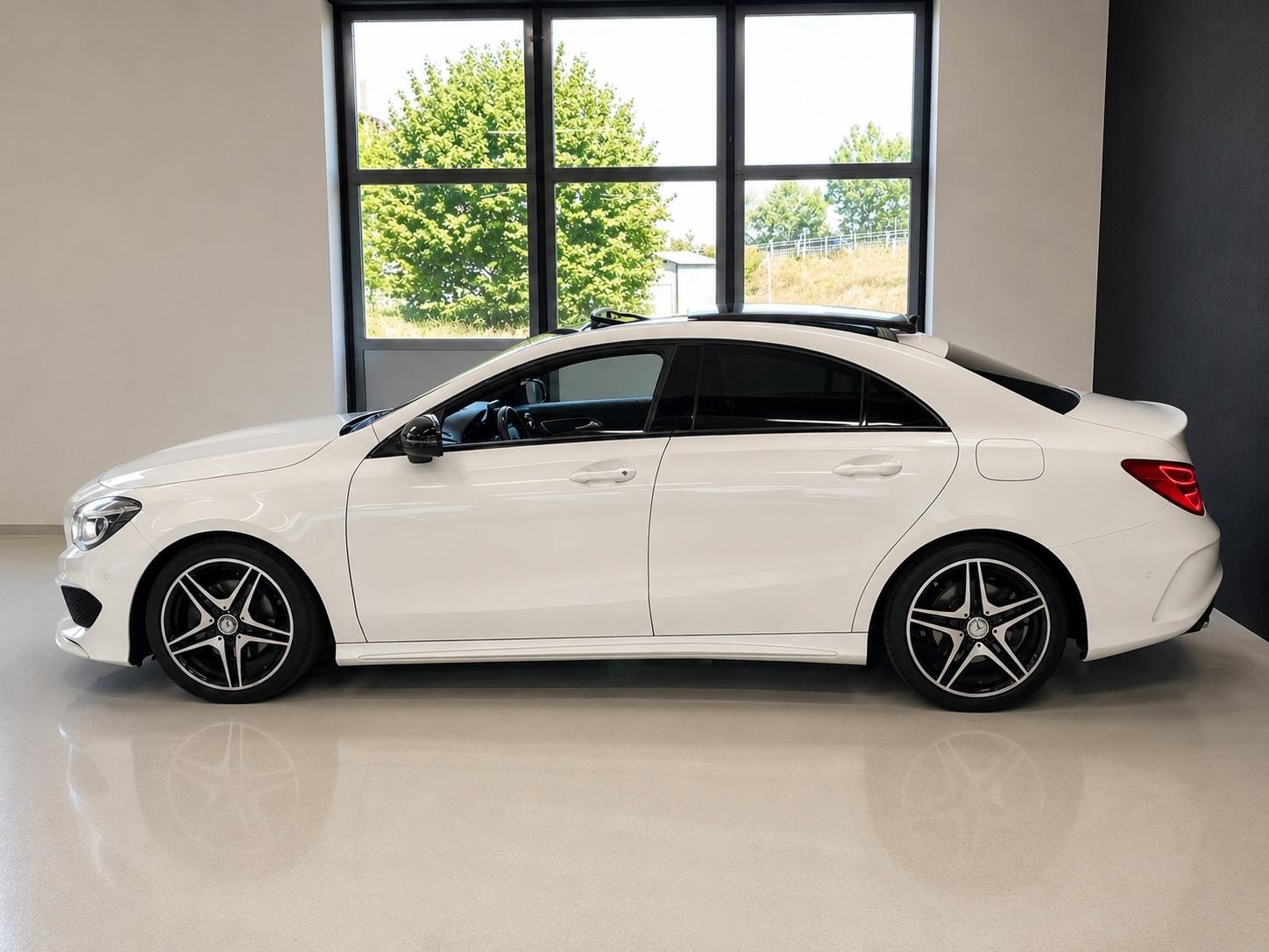 MERCEDES-BENZ CLA 200 AMG Line 7G-DCT-image-6