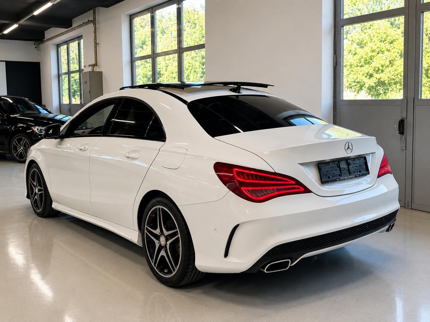 MERCEDES-BENZ CLA 200 AMG Line 7G-DCT-image-8