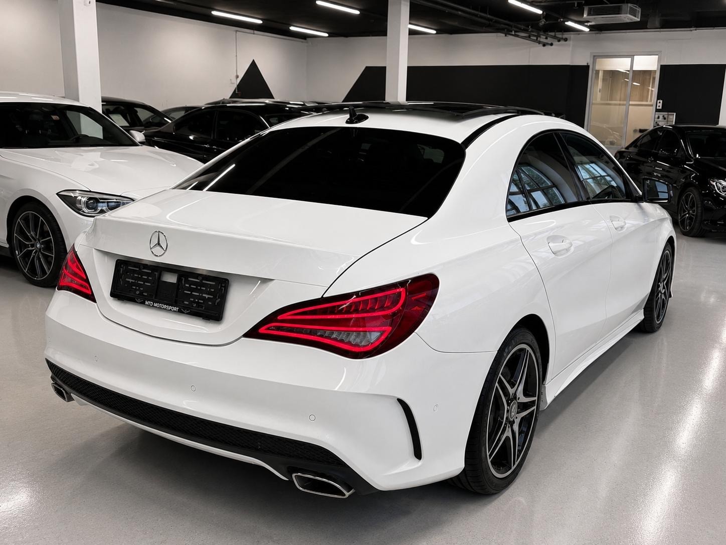 MERCEDES-BENZ CLA 200 AMG Line 7G-DCT-image-9