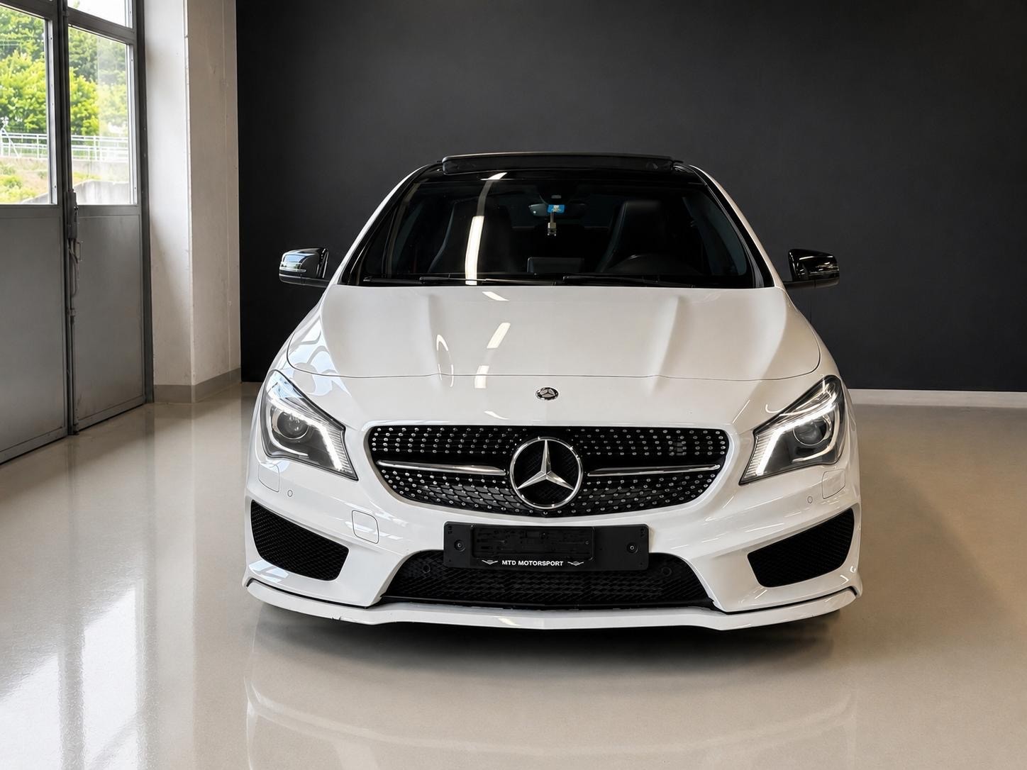 MERCEDES-BENZ CLA 200 AMG Line 7G-DCT-image-2