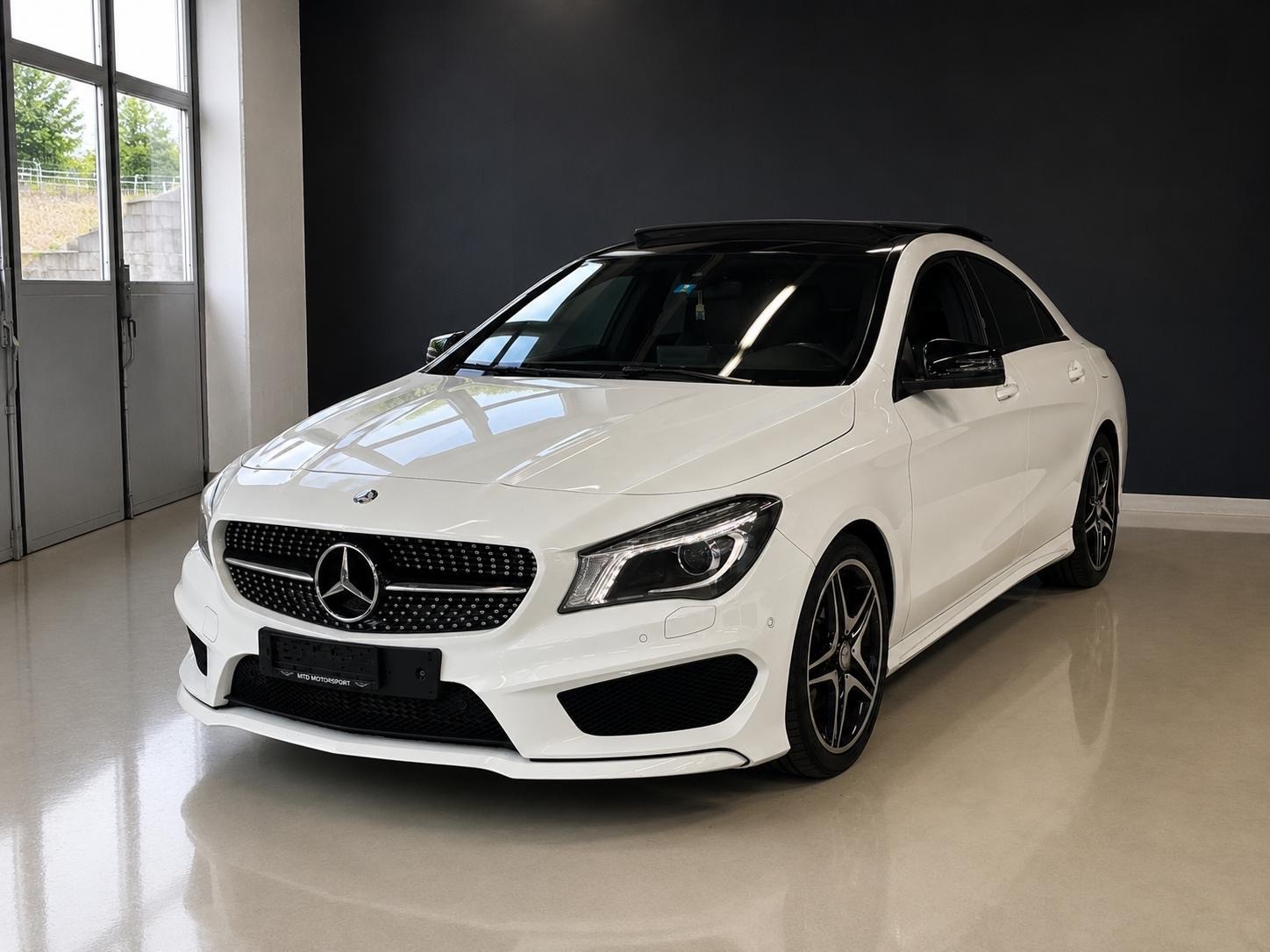 MERCEDES-BENZ CLA 200 AMG Line 7G-DCT-image-4