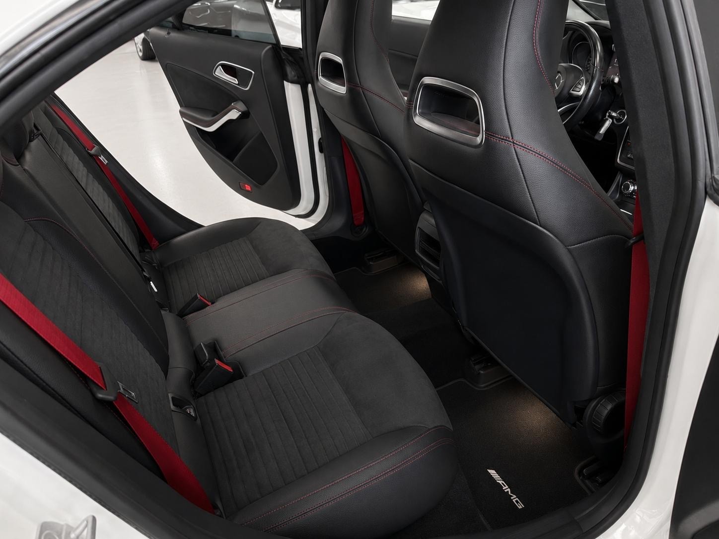 MERCEDES-BENZ CLA 200 AMG Line 7G-DCT-image-14
