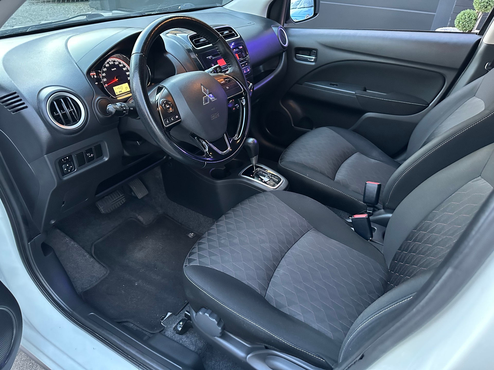 MITSUBISHI Space Star 1.2 CVT Diamond-image-9