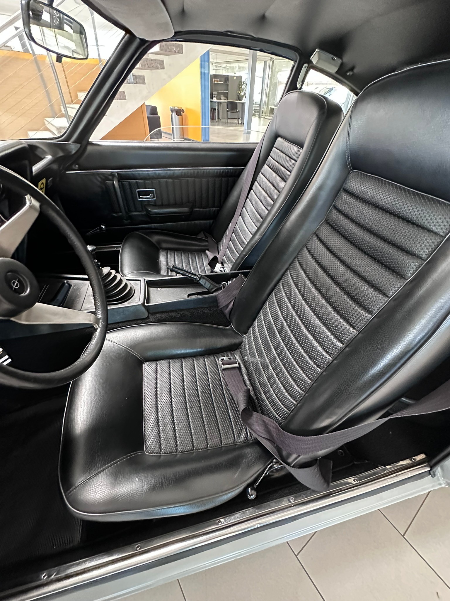 OPEL 1900 GT-image-18