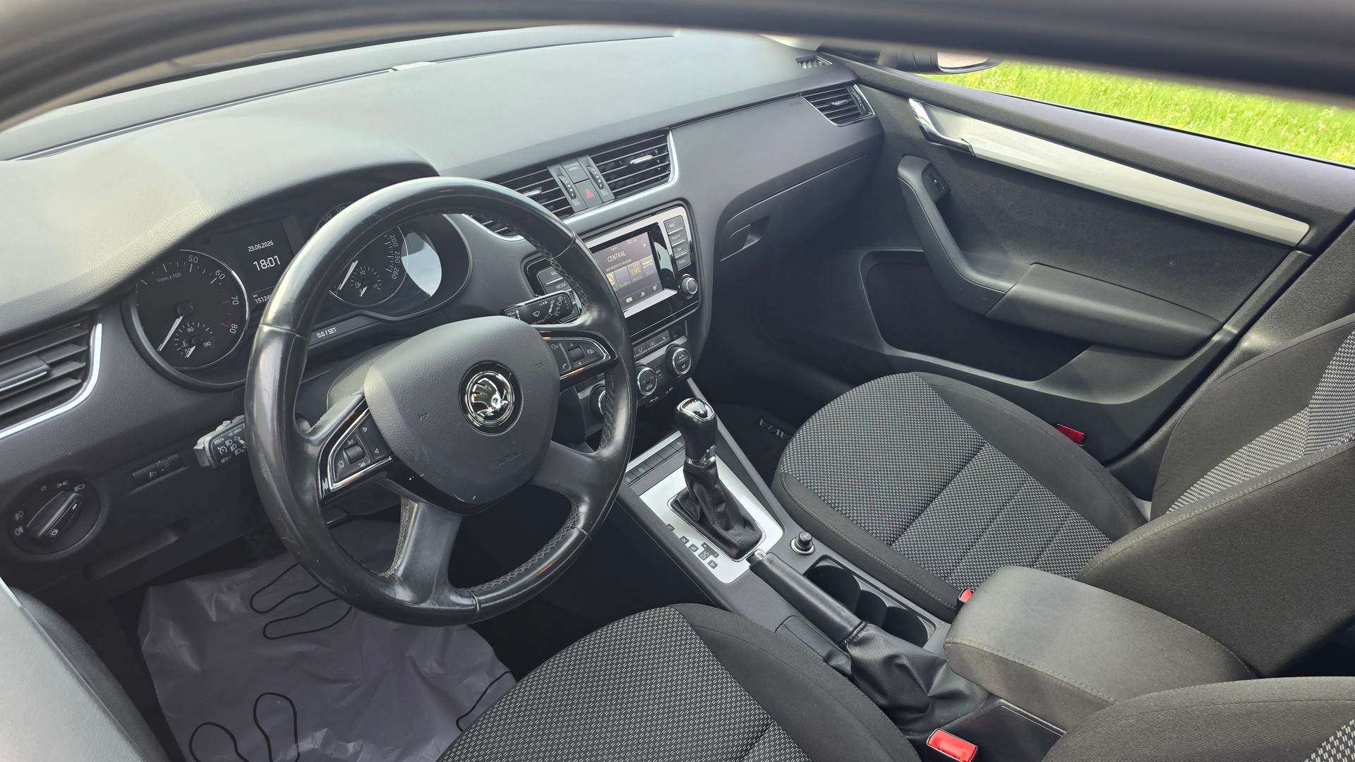 SKODA 1.8 TSI Elegance 4x4 DSG-image-5