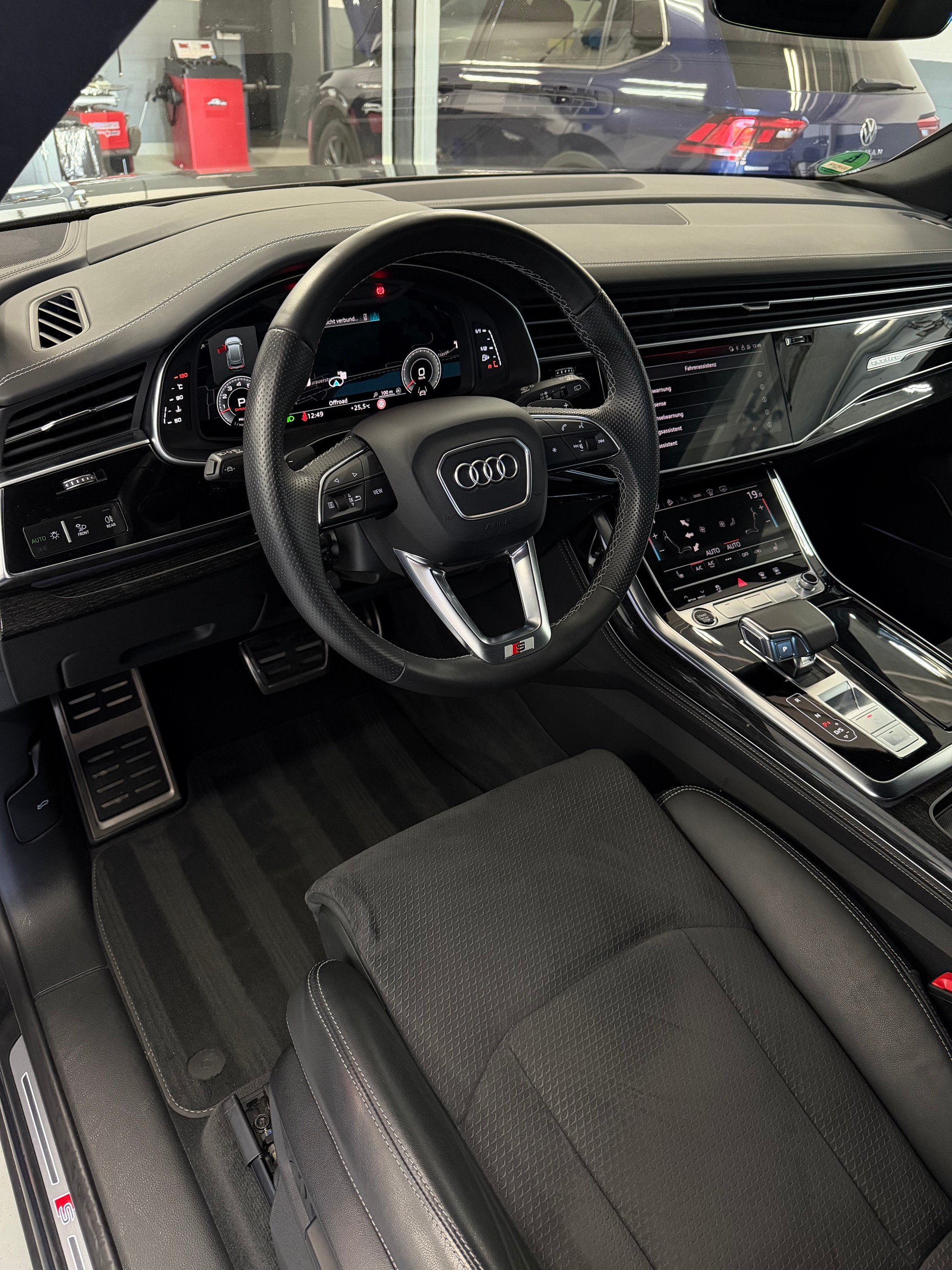 AUDI Q8 55 TFSI Black Edition quattro tiptronic-image-7