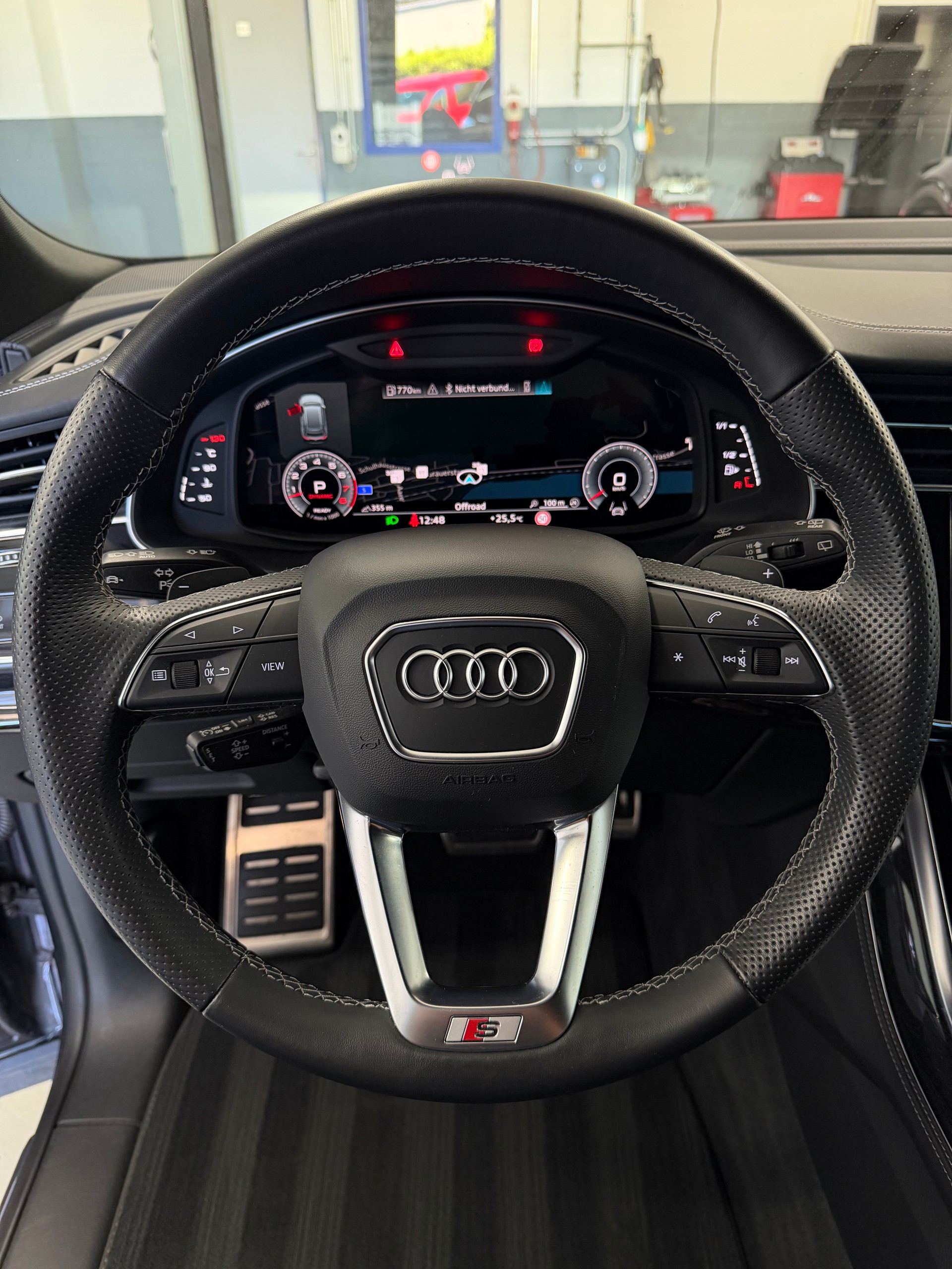 AUDI Q8 55 TFSI Black Edition quattro tiptronic-image-8