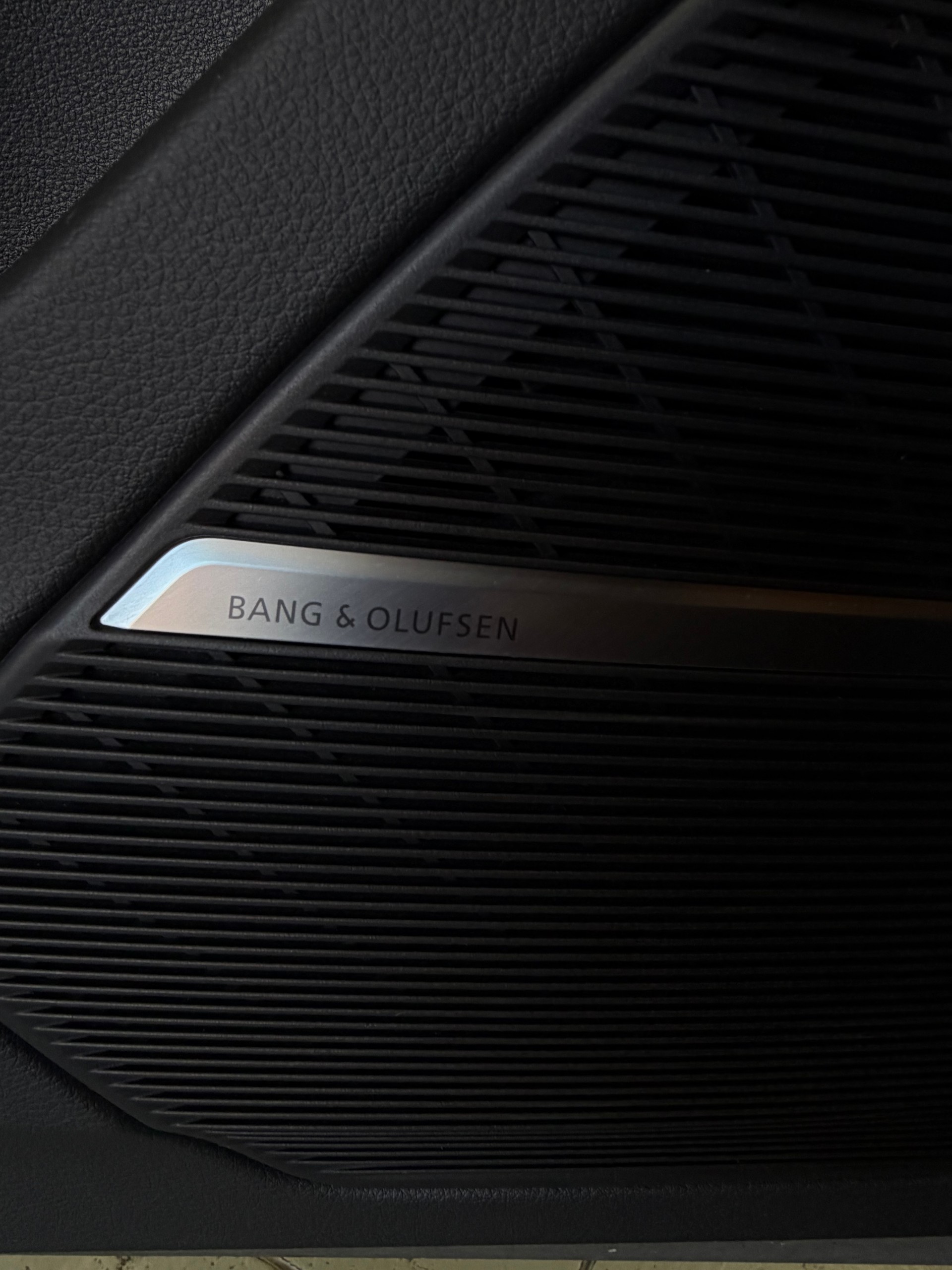AUDI Q8 55 TFSI Black Edition quattro tiptronic-image-11