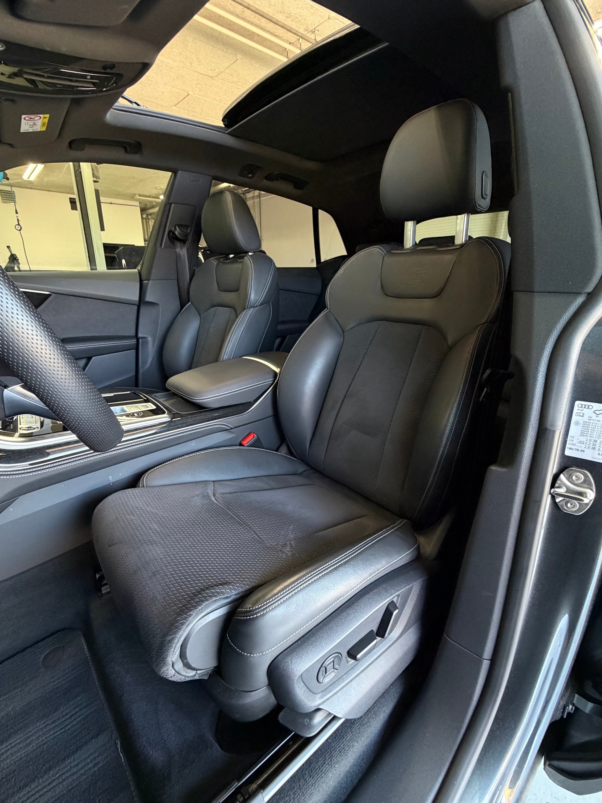 AUDI Q8 55 TFSI Black Edition quattro tiptronic-image-13