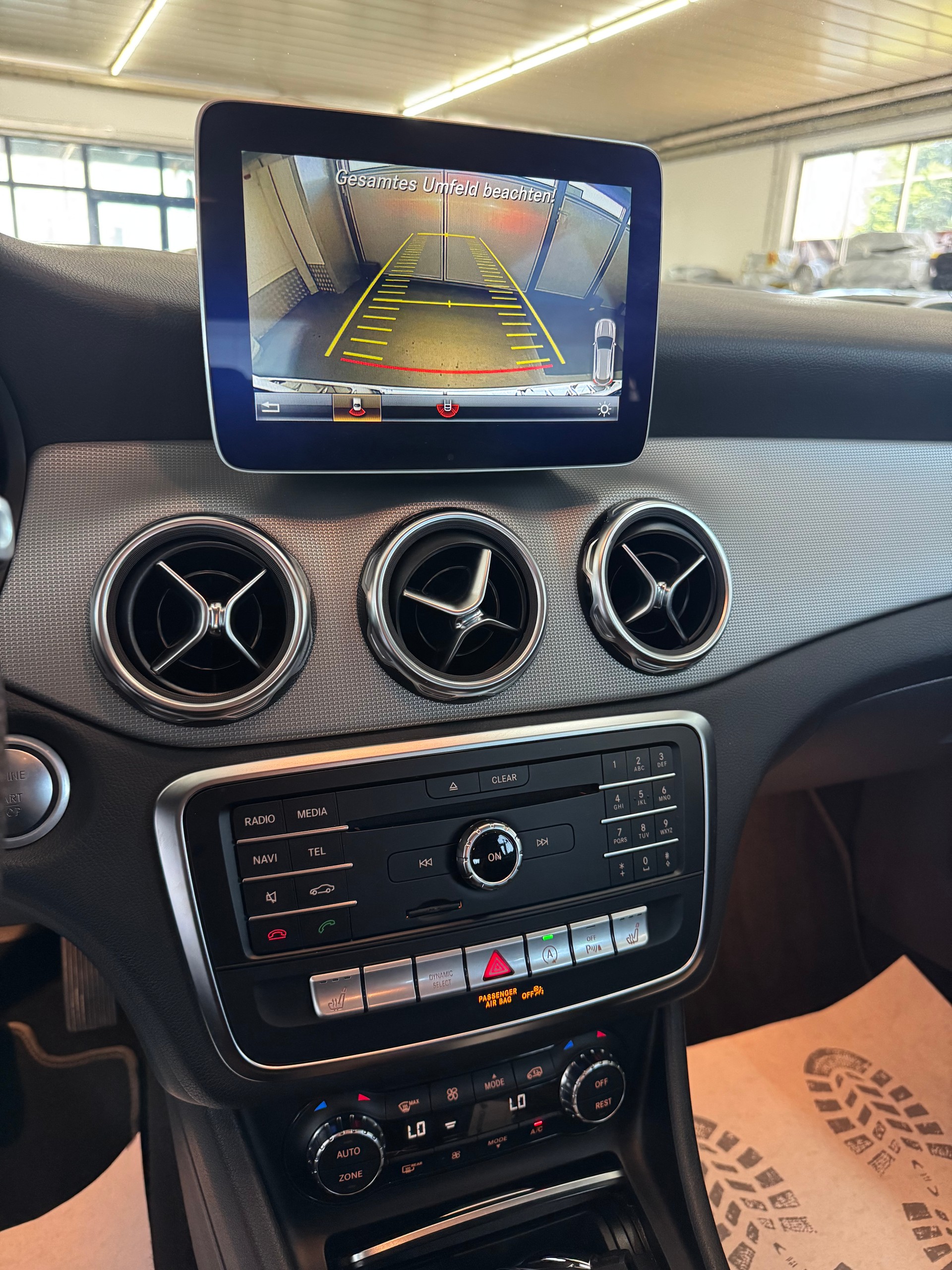 MERCEDES-BENZ GLA 200 Night Star 7G-DCT-image-18