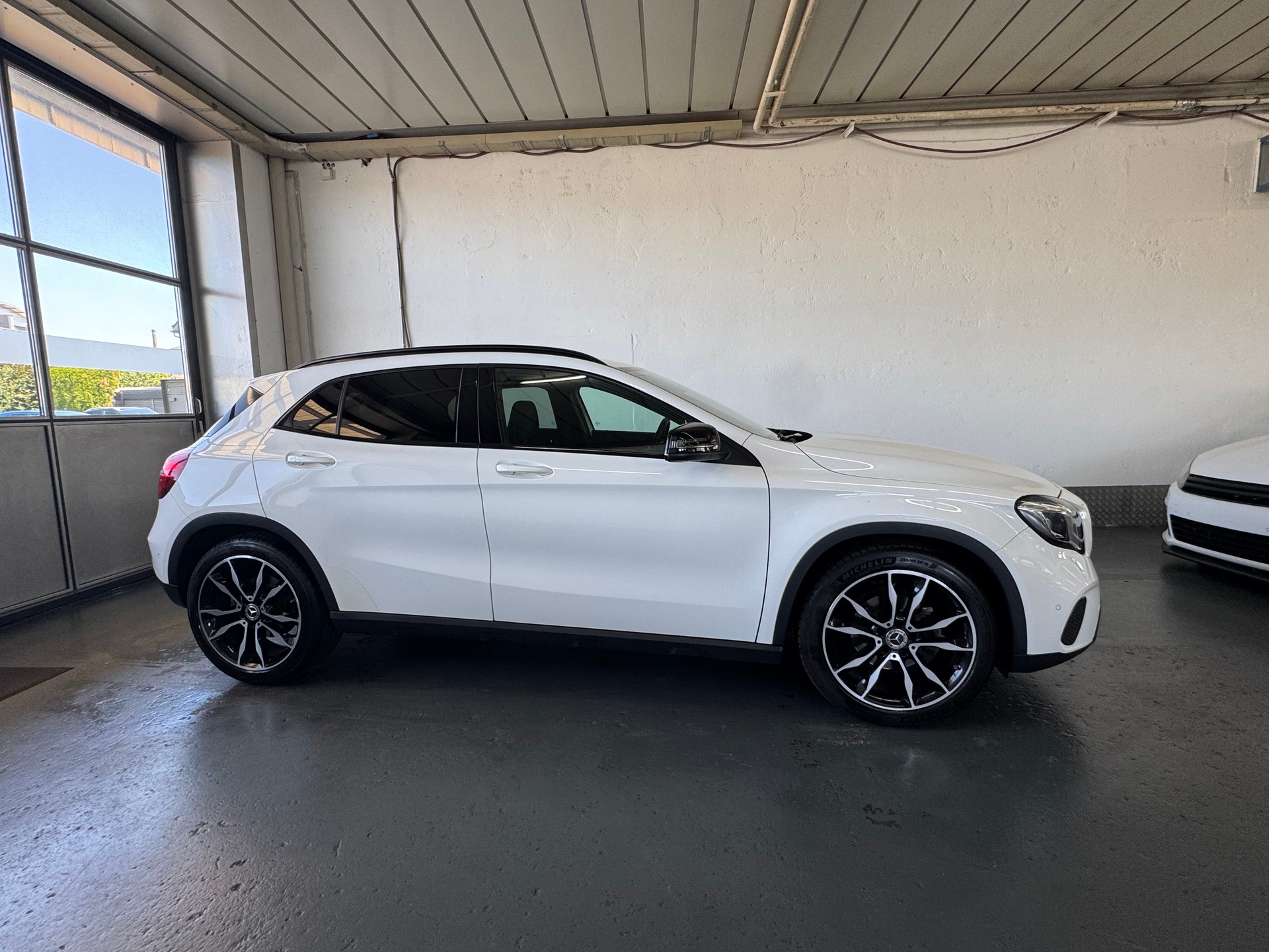 MERCEDES-BENZ GLA 200 Night Star 7G-DCT-image-8