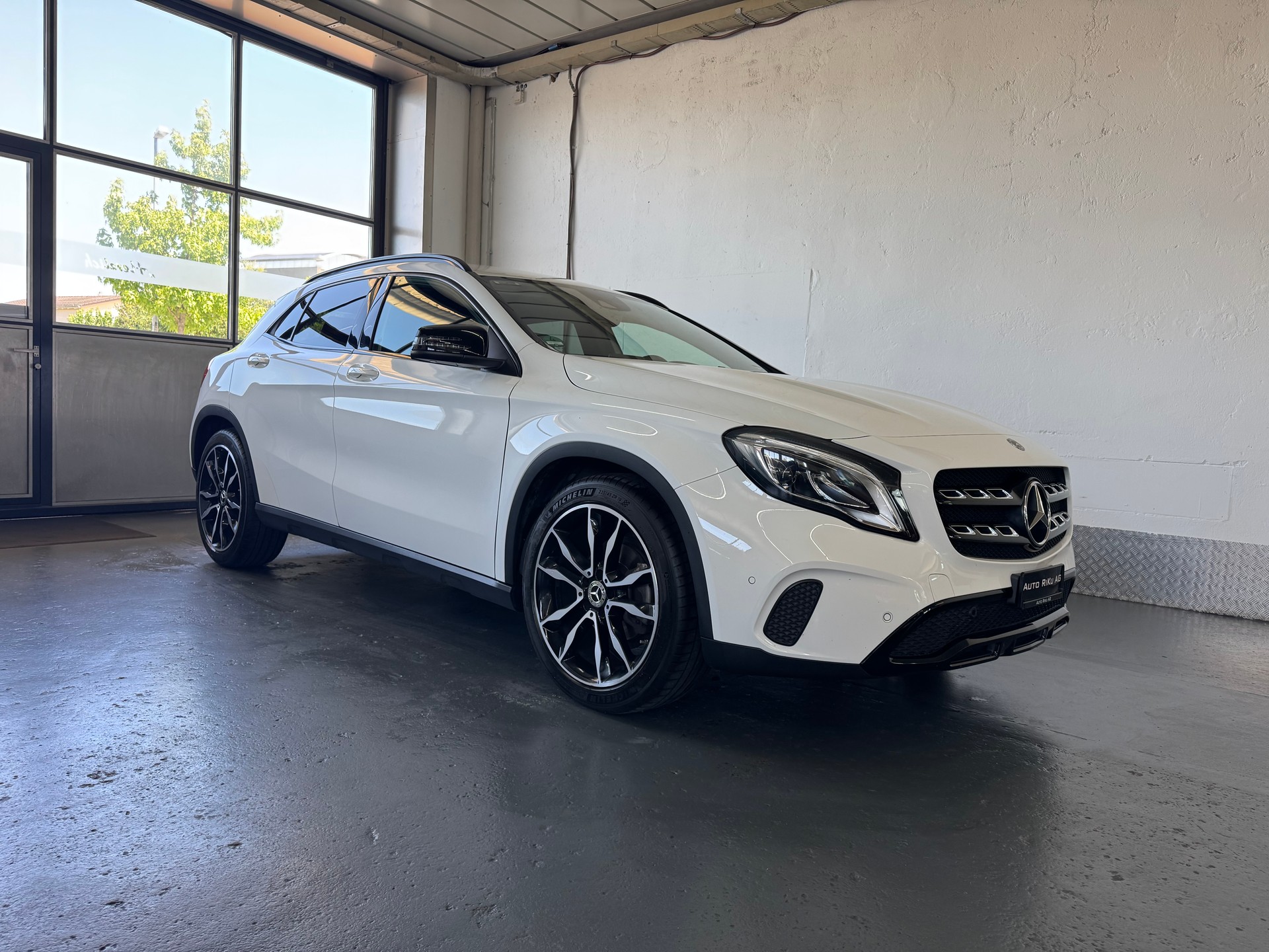 MERCEDES-BENZ GLA 200 Night Star 7G-DCT-image-1