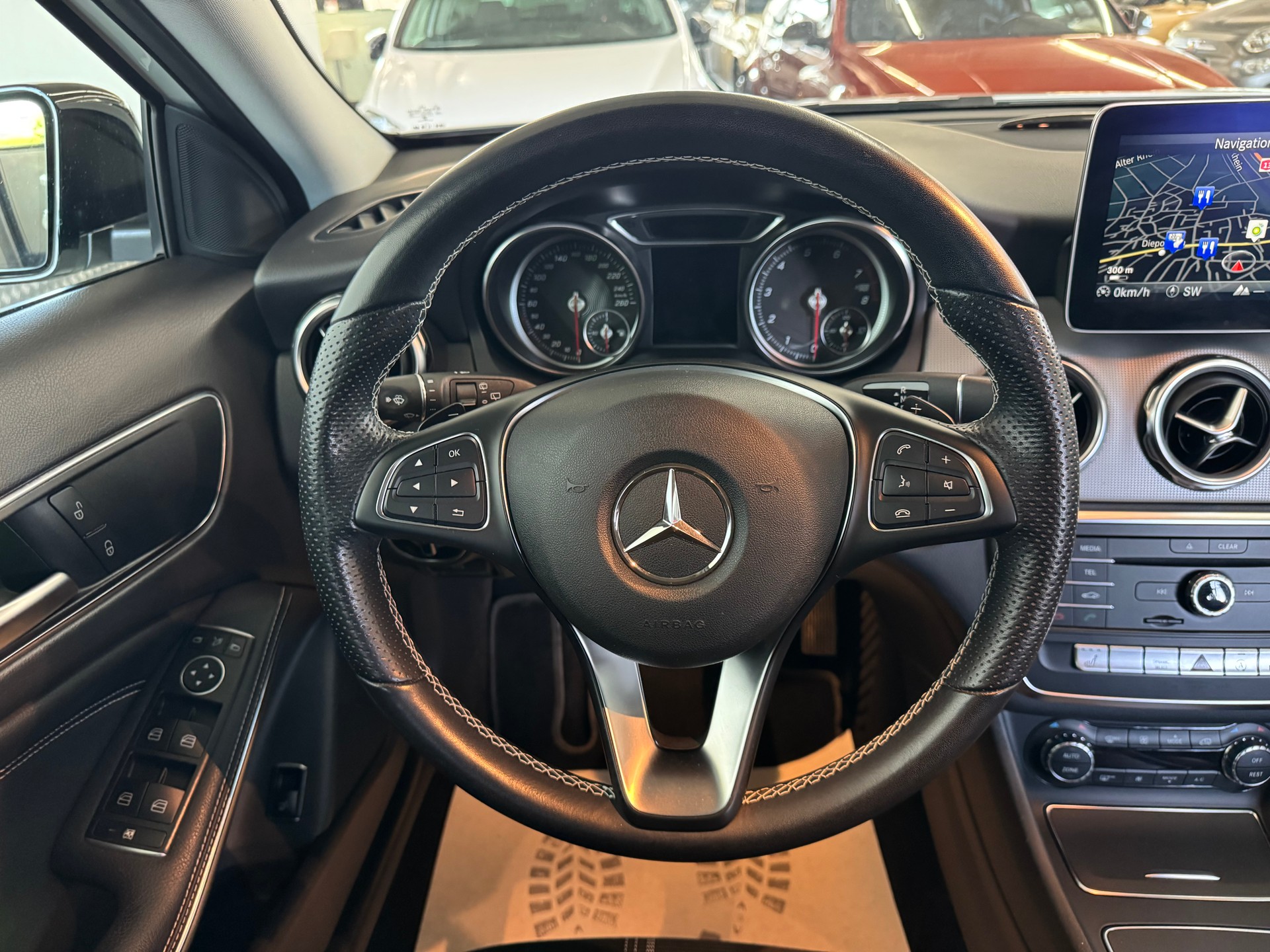 MERCEDES-BENZ GLA 200 Night Star 7G-DCT-image-19