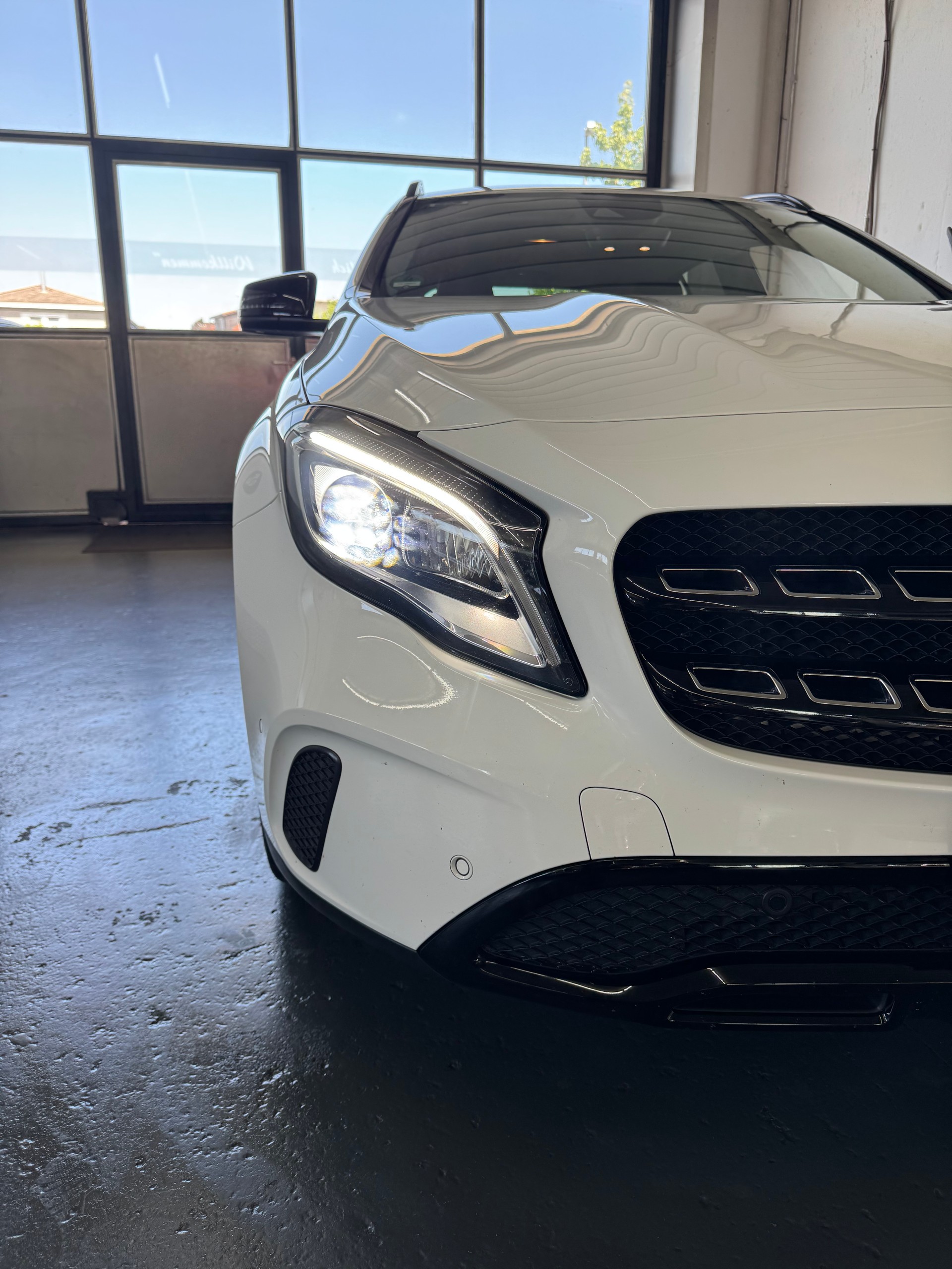MERCEDES-BENZ GLA 200 Night Star 7G-DCT-image-3