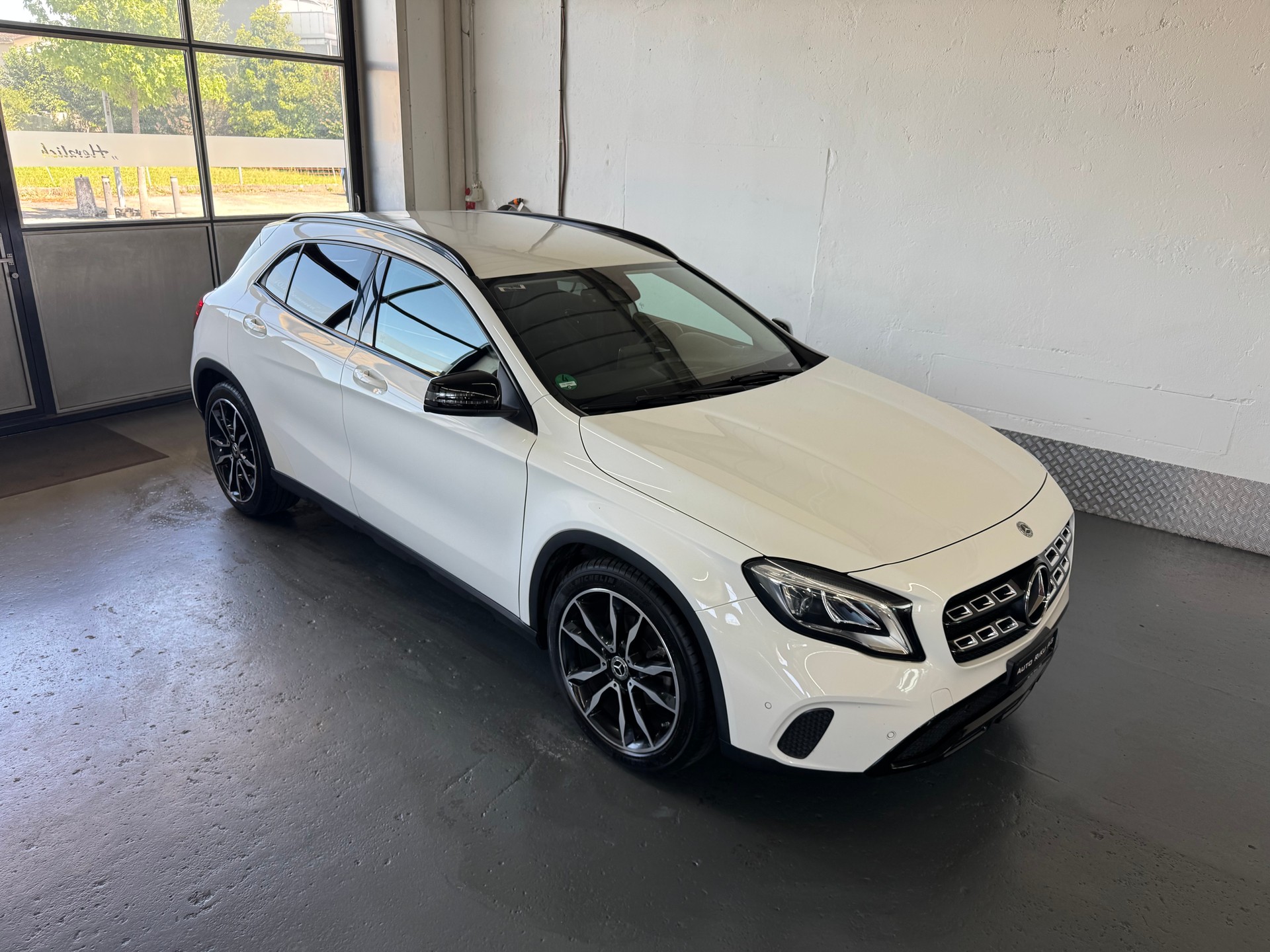 MERCEDES-BENZ GLA 200 Night Star 7G-DCT-image-0